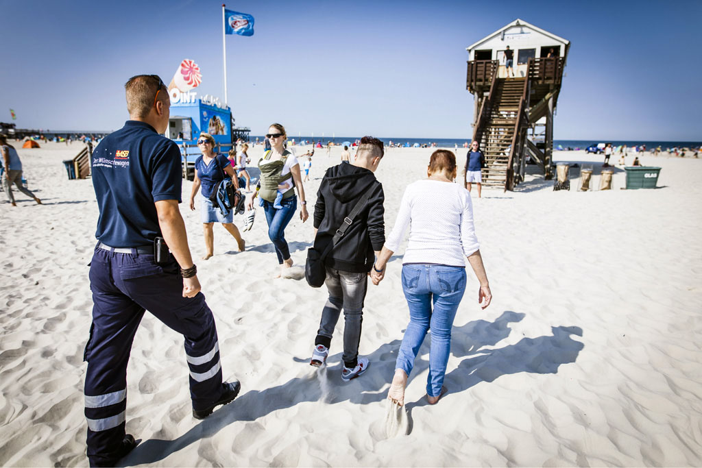 Urheberrechtlich geschuetzte Aufnahmen. Jede Verwendung ist honorarpflichtig und muss beim Urheber vorher angezeigt werden!  [CREDIT: Lars Berg / WWW.LARSBERG.EU Ê- Lars Berg, Von der Tinnenstrasse 13, 48145 Muenster, Germany, mobile +49 179 1379630, Bank: Commerzbank Mnster, IBAN: DE09 4008 0040 0600 9372 00 BIC: DRES DE FF 400, Finanzamt Muenster-Innenstadt, Steuernummer 337/5017/1774, USt-IdNr. DE247738150 - Verwendung nur gegen Namensnennung, Beleg und Honorar entsprechend aktueller MFMPreisliste zzgl. 7 Prozent MwSt - Bei der Verwendung ausserhalb journalistischer Berichterstattung (z.B. Werbung etc.) bitte vorher mit dem Autor Kontakt aufnehmen. Es wird grundsaetzlich keine Einholung von Persoenlichkeits-, Kunst- oder Markenrechten zugesichert, es sei denn, dies ist hier in der Bildbeschriftung ausdruecklich vermerkt. Die Einholung dieser Rechte obliegt dem Nutzer. Es gelten die unter WWW.LARSBERG.EU aufgefhrten AGB. - NO MODEL RELEASE - ]