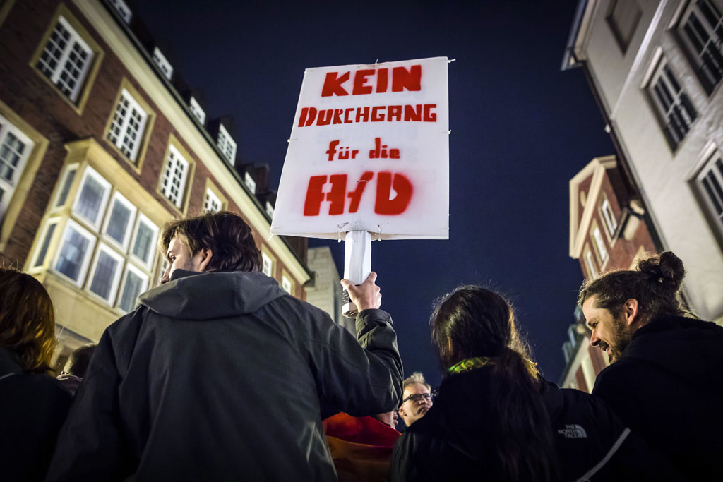 Urheberrechtlich geschuetzte Aufnahmen. Jede Verwendung ist honorarpflichtig und muss beim Urheber angezeigt werden!  [CREDIT: Lars Berg / WWW.LARSBERG.EU Ê- Lars Berg, Von der Tinnenstrasse 13, 48145 Muenster, Germany, mobile +49 179 1379630, Bank: Commerzbank Mnster, IBAN: DE09 4008 0040 0600 9372 00 BIC: DRES DE FF 400, Finanzamt Muenster-Innenstadt, Steuernummer 337/5017/1774, USt-IdNr. DE247738150 - Verwendung nur gegen Namensnennung, Beleg und Honorar entsprechend aktueller MFMPreisliste zzgl. 7 Prozent MwSt - Bei der Verwendung ausserhalb journalistischer Berichterstattung (z.B. Werbung etc.) bitte vorher mit dem Autor Kontakt aufnehmen. Es wird grundsaetzlich keine Einholung von Persoenlichkeits-, Kunst- oder Markenrechten zugesichert, es sei denn, dies ist hier in der Bildbeschriftung ausdruecklich vermerkt. Die Einholung dieser Rechte obliegt dem Nutzer. Es gelten die unter WWW.LARSBERG.EU aufgefhrten AGB. - NO MODEL RELEASE - ]