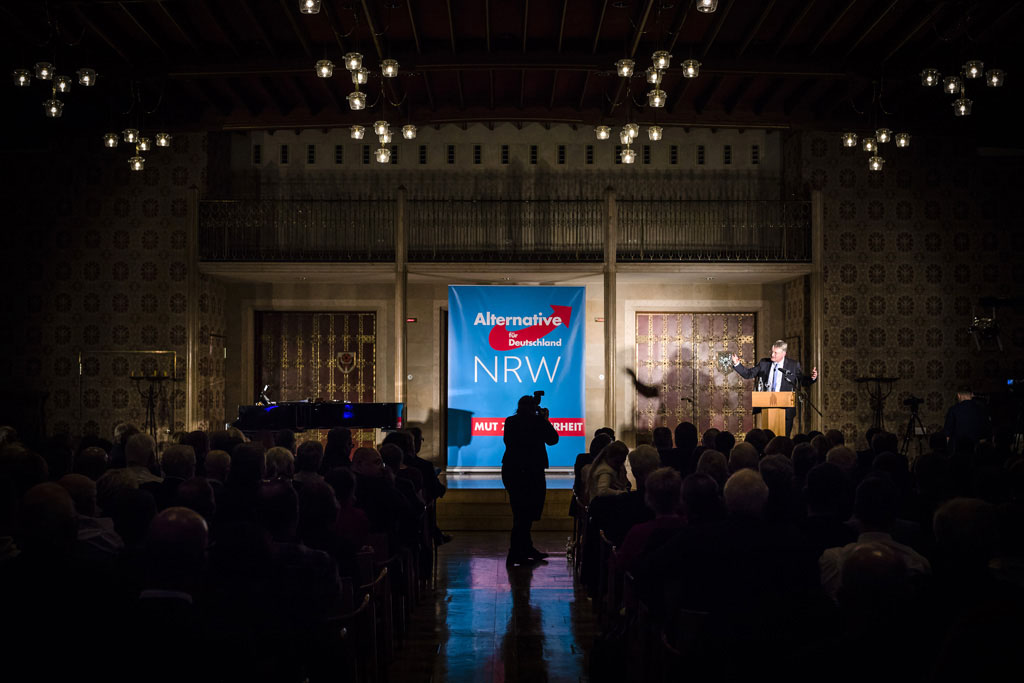 Urheberrechtlich geschuetzte Aufnahmen. Jede Verwendung ist honorarpflichtig und muss beim Urheber angezeigt werden!  [CREDIT: Lars Berg / WWW.LARSBERG.EU Ê- Lars Berg, Von der Tinnenstrasse 13, 48145 Muenster, Germany, mobile +49 179 1379630, Bank: Commerzbank Mnster, IBAN: DE09 4008 0040 0600 9372 00 BIC: DRES DE FF 400, Finanzamt Muenster-Innenstadt, Steuernummer 337/5017/1774, USt-IdNr. DE247738150 - Verwendung nur gegen Namensnennung, Beleg und Honorar entsprechend aktueller MFMPreisliste zzgl. 7 Prozent MwSt - Bei der Verwendung ausserhalb journalistischer Berichterstattung (z.B. Werbung etc.) bitte vorher mit dem Autor Kontakt aufnehmen. Es wird grundsaetzlich keine Einholung von Persoenlichkeits-, Kunst- oder Markenrechten zugesichert, es sei denn, dies ist hier in der Bildbeschriftung ausdruecklich vermerkt. Die Einholung dieser Rechte obliegt dem Nutzer. Es gelten die unter WWW.LARSBERG.EU aufgefhrten AGB. - NO MODEL RELEASE - ]