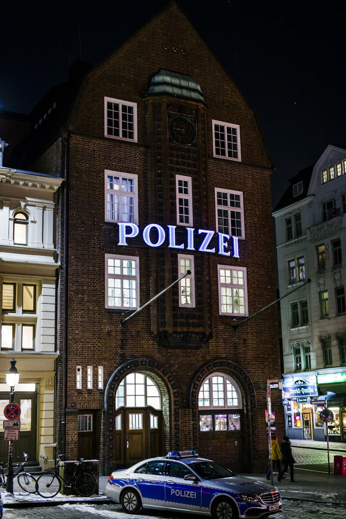 Urheberrechtlich geschuetzte Aufnahmen. Jede Verwendung ist honorarpflichtig und muss beim Urheber vorher angezeigt werden!  [CREDIT: Lars Berg / WWW.LARSBERG.EU Ê- Lars Berg, Von der Tinnenstrasse 13, 48145 Muenster, Germany, mobile +49 179 1379630, Bank: Commerzbank Mnster, IBAN: DE09 4008 0040 0600 9372 00 BIC: DRES DE FF 400, Finanzamt Muenster-Innenstadt, Steuernummer 337/5017/1774, USt-IdNr. DE247738150 - Verwendung nur gegen Namensnennung, Beleg und Honorar entsprechend aktueller MFMPreisliste zzgl. 7 Prozent MwSt - Bei der Verwendung ausserhalb journalistischer Berichterstattung (z.B. Werbung etc.) bitte vorher mit dem Autor Kontakt aufnehmen. Es wird grundsaetzlich keine Einholung von Persoenlichkeits-, Kunst- oder Markenrechten zugesichert, es sei denn, dies ist hier in der Bildbeschriftung ausdruecklich vermerkt. Die Einholung dieser Rechte obliegt dem Nutzer. Es gelten die unter WWW.LARSBERG.EU aufgefhrten AGB. - NO MODEL RELEASE - ]