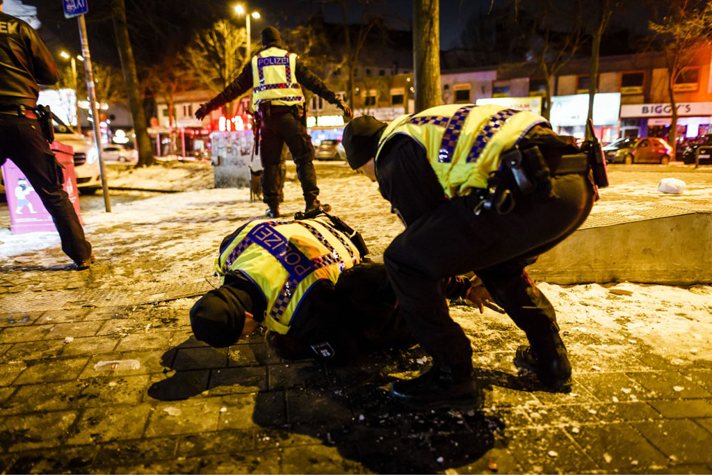 Urheberrechtlich geschuetzte Aufnahmen. Jede Verwendung ist honorarpflichtig und muss beim Urheber vorher angezeigt werden!  [CREDIT: Lars Berg / WWW.LARSBERG.EU Ê- Lars Berg, Von der Tinnenstrasse 13, 48145 Muenster, Germany, mobile +49 179 1379630, Bank: Commerzbank Mnster, IBAN: DE09 4008 0040 0600 9372 00 BIC: DRES DE FF 400, Finanzamt Muenster-Innenstadt, Steuernummer 337/5017/1774, USt-IdNr. DE247738150 - Verwendung nur gegen Namensnennung, Beleg und Honorar entsprechend aktueller MFMPreisliste zzgl. 7 Prozent MwSt - Bei der Verwendung ausserhalb journalistischer Berichterstattung (z.B. Werbung etc.) bitte vorher mit dem Autor Kontakt aufnehmen. Es wird grundsaetzlich keine Einholung von Persoenlichkeits-, Kunst- oder Markenrechten zugesichert, es sei denn, dies ist hier in der Bildbeschriftung ausdruecklich vermerkt. Die Einholung dieser Rechte obliegt dem Nutzer. Es gelten die unter WWW.LARSBERG.EU aufgefhrten AGB. - NO MODEL RELEASE - ]