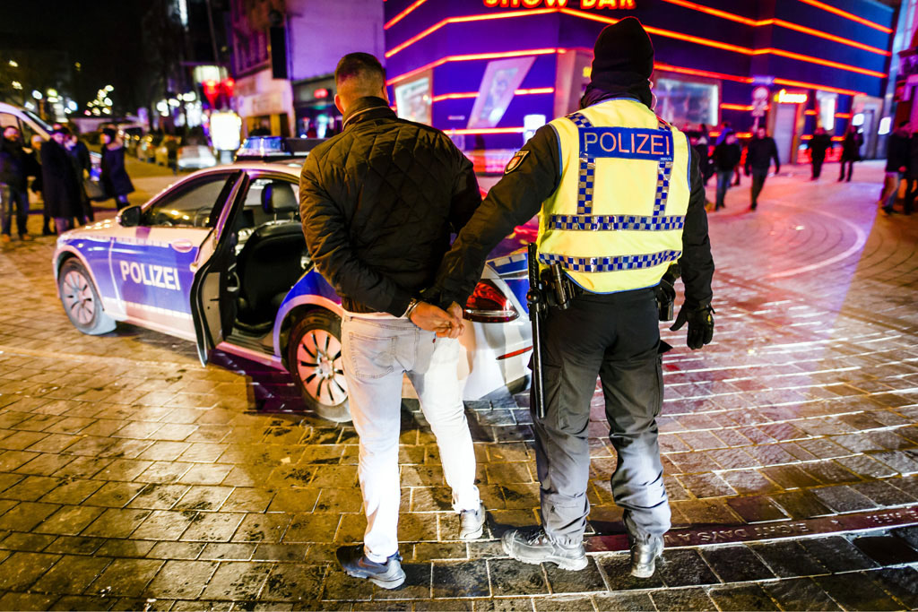 Urheberrechtlich geschuetzte Aufnahmen. Jede Verwendung ist honorarpflichtig und muss beim Urheber vorher angezeigt werden!  [CREDIT: Lars Berg / WWW.LARSBERG.EU Ê- Lars Berg, Von der Tinnenstrasse 13, 48145 Muenster, Germany, mobile +49 179 1379630, Bank: Commerzbank Mnster, IBAN: DE09 4008 0040 0600 9372 00 BIC: DRES DE FF 400, Finanzamt Muenster-Innenstadt, Steuernummer 337/5017/1774, USt-IdNr. DE247738150 - Verwendung nur gegen Namensnennung, Beleg und Honorar entsprechend aktueller MFMPreisliste zzgl. 7 Prozent MwSt - Bei der Verwendung ausserhalb journalistischer Berichterstattung (z.B. Werbung etc.) bitte vorher mit dem Autor Kontakt aufnehmen. Es wird grundsaetzlich keine Einholung von Persoenlichkeits-, Kunst- oder Markenrechten zugesichert, es sei denn, dies ist hier in der Bildbeschriftung ausdruecklich vermerkt. Die Einholung dieser Rechte obliegt dem Nutzer. Es gelten die unter WWW.LARSBERG.EU aufgefhrten AGB. - NO MODEL RELEASE - ]