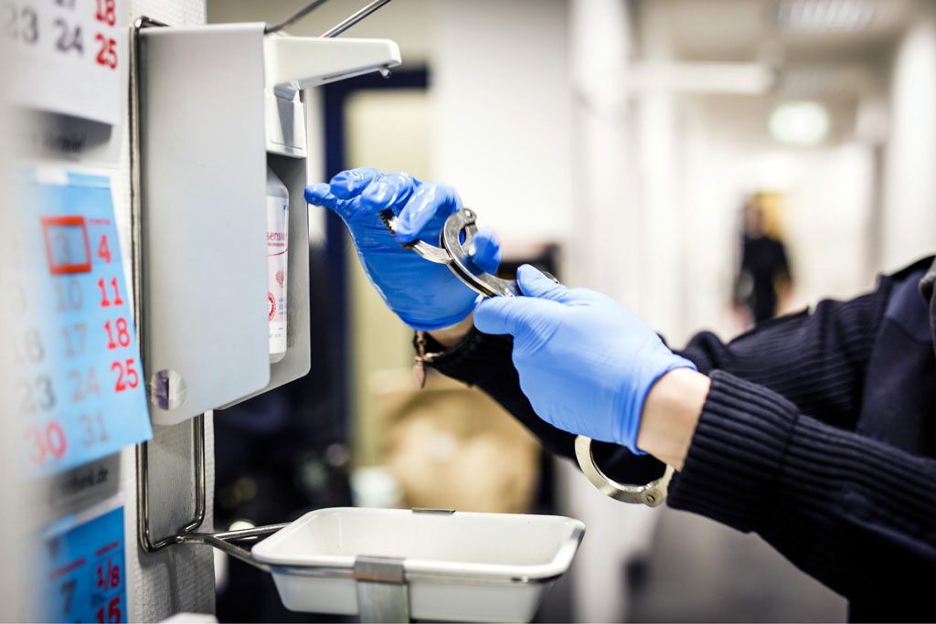 Urheberrechtlich geschuetzte Aufnahmen. Jede Verwendung ist honorarpflichtig und muss beim Urheber vorher angezeigt werden!  [CREDIT: Lars Berg / WWW.LARSBERG.EU Ê- Lars Berg, Von der Tinnenstrasse 13, 48145 Muenster, Germany, mobile +49 179 1379630, Bank: Commerzbank Mnster, IBAN: DE09 4008 0040 0600 9372 00 BIC: DRES DE FF 400, Finanzamt Muenster-Innenstadt, Steuernummer 337/5017/1774, USt-IdNr. DE247738150 - Verwendung nur gegen Namensnennung, Beleg und Honorar entsprechend aktueller MFMPreisliste zzgl. 7 Prozent MwSt - Bei der Verwendung ausserhalb journalistischer Berichterstattung (z.B. Werbung etc.) bitte vorher mit dem Autor Kontakt aufnehmen. Es wird grundsaetzlich keine Einholung von Persoenlichkeits-, Kunst- oder Markenrechten zugesichert, es sei denn, dies ist hier in der Bildbeschriftung ausdruecklich vermerkt. Die Einholung dieser Rechte obliegt dem Nutzer. Es gelten die unter WWW.LARSBERG.EU aufgefhrten AGB. - NO MODEL RELEASE - ]