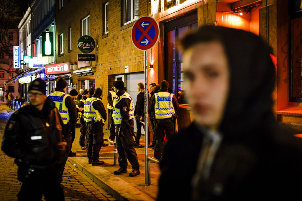 Urheberrechtlich geschuetzte Aufnahmen. Jede Verwendung ist honorarpflichtig und muss beim Urheber vorher angezeigt werden!  [CREDIT: Lars Berg / WWW.LARSBERG.EU Ê- Lars Berg, Von der Tinnenstrasse 13, 48145 Muenster, Germany, mobile +49 179 1379630, Bank: Commerzbank Mnster, IBAN: DE09 4008 0040 0600 9372 00 BIC: DRES DE FF 400, Finanzamt Muenster-Innenstadt, Steuernummer 337/5017/1774, USt-IdNr. DE247738150 - Verwendung nur gegen Namensnennung, Beleg und Honorar entsprechend aktueller MFMPreisliste zzgl. 7 Prozent MwSt - Bei der Verwendung ausserhalb journalistischer Berichterstattung (z.B. Werbung etc.) bitte vorher mit dem Autor Kontakt aufnehmen. Es wird grundsaetzlich keine Einholung von Persoenlichkeits-, Kunst- oder Markenrechten zugesichert, es sei denn, dies ist hier in der Bildbeschriftung ausdruecklich vermerkt. Die Einholung dieser Rechte obliegt dem Nutzer. Es gelten die unter WWW.LARSBERG.EU aufgefhrten AGB. - NO MODEL RELEASE - ]