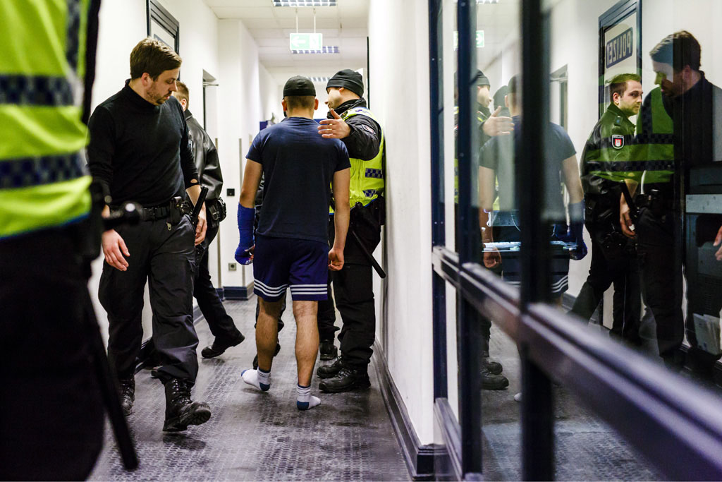 Urheberrechtlich geschuetzte Aufnahmen. Jede Verwendung ist honorarpflichtig und muss beim Urheber vorher angezeigt werden!  [CREDIT: Lars Berg / WWW.LARSBERG.EU Ê- Lars Berg, Von der Tinnenstrasse 13, 48145 Muenster, Germany, mobile +49 179 1379630, Bank: Commerzbank Mnster, IBAN: DE09 4008 0040 0600 9372 00 BIC: DRES DE FF 400, Finanzamt Muenster-Innenstadt, Steuernummer 337/5017/1774, USt-IdNr. DE247738150 - Verwendung nur gegen Namensnennung, Beleg und Honorar entsprechend aktueller MFMPreisliste zzgl. 7 Prozent MwSt - Bei der Verwendung ausserhalb journalistischer Berichterstattung (z.B. Werbung etc.) bitte vorher mit dem Autor Kontakt aufnehmen. Es wird grundsaetzlich keine Einholung von Persoenlichkeits-, Kunst- oder Markenrechten zugesichert, es sei denn, dies ist hier in der Bildbeschriftung ausdruecklich vermerkt. Die Einholung dieser Rechte obliegt dem Nutzer. Es gelten die unter WWW.LARSBERG.EU aufgefhrten AGB. - NO MODEL RELEASE - ]