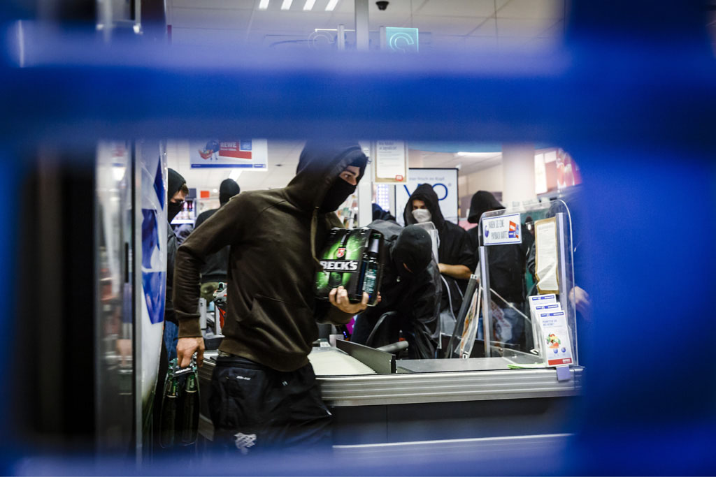 Urheberrechtlich geschuetzte Aufnahmen. Jede Verwendung ist honorarpflichtig und muss beim Urheber vorher angezeigt werden!  [CREDIT: Lars Berg / WWW.LARSBERG.EU Ê- Lars Berg, Von der Tinnenstrasse 13, 48145 Muenster, Germany, mobile +49 179 1379630, Bank: Commerzbank Mnster, IBAN: DE09 4008 0040 0600 9372 00 BIC: DRES DE FF 400, Finanzamt Muenster-Innenstadt, Steuernummer 337/5017/1774, USt-IdNr. DE247738150 - Verwendung nur gegen Namensnennung, Beleg und Honorar entsprechend aktueller MFMPreisliste zzgl. 7 Prozent MwSt - Bei der Verwendung ausserhalb journalistischer Berichterstattung (z.B. Werbung etc.) bitte vorher mit dem Autor Kontakt aufnehmen. Es wird grundsaetzlich keine Einholung von Persoenlichkeits-, Kunst- oder Markenrechten zugesichert, es sei denn, dies ist hier in der Bildbeschriftung ausdruecklich vermerkt. Die Einholung dieser Rechte obliegt dem Nutzer. Es gelten die unter WWW.LARSBERG.EU aufgefhrten AGB. - NO MODEL RELEASE - ]