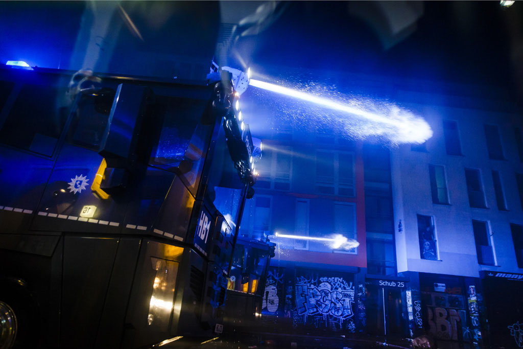 Urheberrechtlich geschuetzte Aufnahmen. Jede Verwendung ist honorarpflichtig und muss beim Urheber vorher angezeigt werden!  [CREDIT: Lars Berg / WWW.LARSBERG.EU Ê- Lars Berg, Von der Tinnenstrasse 13, 48145 Muenster, Germany, mobile +49 179 1379630, Bank: Commerzbank Mnster, IBAN: DE09 4008 0040 0600 9372 00 BIC: DRES DE FF 400, Finanzamt Muenster-Innenstadt, Steuernummer 337/5017/1774, USt-IdNr. DE247738150 - Verwendung nur gegen Namensnennung, Beleg und Honorar entsprechend aktueller MFMPreisliste zzgl. 7 Prozent MwSt - Bei der Verwendung ausserhalb journalistischer Berichterstattung (z.B. Werbung etc.) bitte vorher mit dem Autor Kontakt aufnehmen. Es wird grundsaetzlich keine Einholung von Persoenlichkeits-, Kunst- oder Markenrechten zugesichert, es sei denn, dies ist hier in der Bildbeschriftung ausdruecklich vermerkt. Die Einholung dieser Rechte obliegt dem Nutzer. Es gelten die unter WWW.LARSBERG.EU aufgefhrten AGB. - NO MODEL RELEASE - ]