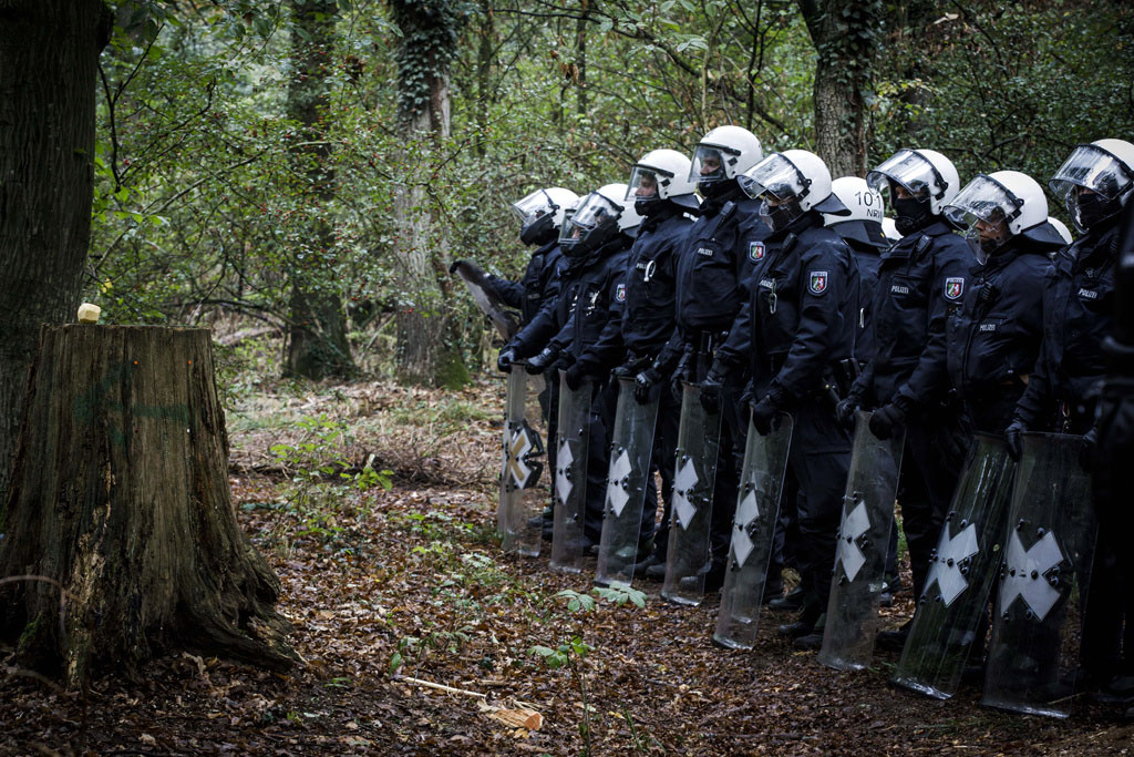 Urheberrechtlich Geschuetzte Aufnahmen. Jede Verwendung ist honorarpflichtig und muss beim Urheber angezeigt werden!  [CREDIT: WWW.LARSBERG.EU Ê- Lars Berg, Von der Tinnenstrasse 13, 48145 Muenster, Germany, mobile +49 179 1379630, Bank: Dresdner Bank ÊKonto: 06 009 372 00, BLZ 400 800 40, IBAN: DE09 4008 0040 0600 9372 00 BIC: DRES DE FF 400, Finanzamt Muenster-Innenstadt, Steuernummer 337/5017/1774, USt-IdNr. DE247738150 - Verwendung nur gegen Namensnennung, Beleg und Honorar entsprechend aktueller MFM Preisliste zzgl. 7 Prozent MwSt - Bei der Verwendung ausserhalb journalistischer Berichterstattung (z.B. Werbung etc.) bitte vorher mit dem Autor Kontakt aufnehmen. Es wird grundsaetzlich keine Einholung von Persoenlichkeits-, Kunst- oder Markenrechten zugesichert, es sei denn, dies ist hier in der Bildbeschriftung ausdruecklich vermerkt. Die Einholung dieser Rechte obliegt dem Nutzer. Es gelten die unter WWW.LARSBERG.EU aufgefuehrten AGB`s. - NO MODEL RELEASE - ]