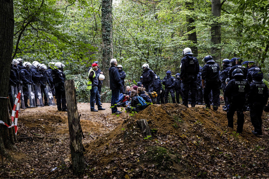 Urheberrechtlich Geschuetzte Aufnahmen. Jede Verwendung ist honorarpflichtig und muss beim Urheber angezeigt werden!  [CREDIT: WWW.LARSBERG.EU Ê- Lars Berg, Von der Tinnenstrasse 13, 48145 Muenster, Germany, mobile +49 179 1379630, Bank: Dresdner Bank ÊKonto: 06 009 372 00, BLZ 400 800 40, IBAN: DE09 4008 0040 0600 9372 00 BIC: DRES DE FF 400, Finanzamt Muenster-Innenstadt, Steuernummer 337/5017/1774, USt-IdNr. DE247738150 - Verwendung nur gegen Namensnennung, Beleg und Honorar entsprechend aktueller MFM Preisliste zzgl. 7 Prozent MwSt - Bei der Verwendung ausserhalb journalistischer Berichterstattung (z.B. Werbung etc.) bitte vorher mit dem Autor Kontakt aufnehmen. Es wird grundsaetzlich keine Einholung von Persoenlichkeits-, Kunst- oder Markenrechten zugesichert, es sei denn, dies ist hier in der Bildbeschriftung ausdruecklich vermerkt. Die Einholung dieser Rechte obliegt dem Nutzer. Es gelten die unter WWW.LARSBERG.EU aufgefuehrten AGB`s. - NO MODEL RELEASE - ]