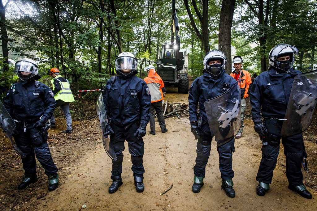Urheberrechtlich Geschuetzte Aufnahmen. Jede Verwendung ist honorarpflichtig und muss beim Urheber angezeigt werden!  [CREDIT: WWW.LARSBERG.EU Ê- Lars Berg, Von der Tinnenstrasse 13, 48145 Muenster, Germany, mobile +49 179 1379630, Bank: Dresdner Bank ÊKonto: 06 009 372 00, BLZ 400 800 40, IBAN: DE09 4008 0040 0600 9372 00 BIC: DRES DE FF 400, Finanzamt Muenster-Innenstadt, Steuernummer 337/5017/1774, USt-IdNr. DE247738150 - Verwendung nur gegen Namensnennung, Beleg und Honorar entsprechend aktueller MFM Preisliste zzgl. 7 Prozent MwSt - Bei der Verwendung ausserhalb journalistischer Berichterstattung (z.B. Werbung etc.) bitte vorher mit dem Autor Kontakt aufnehmen. Es wird grundsaetzlich keine Einholung von Persoenlichkeits-, Kunst- oder Markenrechten zugesichert, es sei denn, dies ist hier in der Bildbeschriftung ausdruecklich vermerkt. Die Einholung dieser Rechte obliegt dem Nutzer. Es gelten die unter WWW.LARSBERG.EU aufgefuehrten AGB`s. - NO MODEL RELEASE - ]