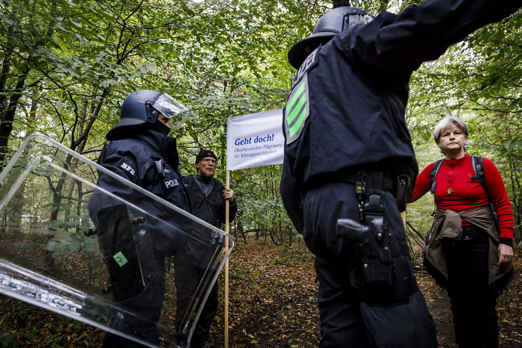 Urheberrechtlich Geschuetzte Aufnahmen. Jede Verwendung ist honorarpflichtig und muss beim Urheber angezeigt werden!  [CREDIT: WWW.LARSBERG.EU Ê- Lars Berg, Von der Tinnenstrasse 13, 48145 Muenster, Germany, mobile +49 179 1379630, Bank: Dresdner Bank ÊKonto: 06 009 372 00, BLZ 400 800 40, IBAN: DE09 4008 0040 0600 9372 00 BIC: DRES DE FF 400, Finanzamt Muenster-Innenstadt, Steuernummer 337/5017/1774, USt-IdNr. DE247738150 - Verwendung nur gegen Namensnennung, Beleg und Honorar entsprechend aktueller MFM Preisliste zzgl. 7 Prozent MwSt - Bei der Verwendung ausserhalb journalistischer Berichterstattung (z.B. Werbung etc.) bitte vorher mit dem Autor Kontakt aufnehmen. Es wird grundsaetzlich keine Einholung von Persoenlichkeits-, Kunst- oder Markenrechten zugesichert, es sei denn, dies ist hier in der Bildbeschriftung ausdruecklich vermerkt. Die Einholung dieser Rechte obliegt dem Nutzer. Es gelten die unter WWW.LARSBERG.EU aufgefuehrten AGB`s. - NO MODEL RELEASE - ]