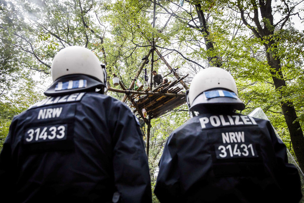 Urheberrechtlich Geschuetzte Aufnahmen. Jede Verwendung ist honorarpflichtig und muss beim Urheber angezeigt werden!  [CREDIT: WWW.LARSBERG.EU Ê- Lars Berg, Von der Tinnenstrasse 13, 48145 Muenster, Germany, mobile +49 179 1379630, Bank: Dresdner Bank ÊKonto: 06 009 372 00, BLZ 400 800 40, IBAN: DE09 4008 0040 0600 9372 00 BIC: DRES DE FF 400, Finanzamt Muenster-Innenstadt, Steuernummer 337/5017/1774, USt-IdNr. DE247738150 - Verwendung nur gegen Namensnennung, Beleg und Honorar entsprechend aktueller MFM Preisliste zzgl. 7 Prozent MwSt - Bei der Verwendung ausserhalb journalistischer Berichterstattung (z.B. Werbung etc.) bitte vorher mit dem Autor Kontakt aufnehmen. Es wird grundsaetzlich keine Einholung von Persoenlichkeits-, Kunst- oder Markenrechten zugesichert, es sei denn, dies ist hier in der Bildbeschriftung ausdruecklich vermerkt. Die Einholung dieser Rechte obliegt dem Nutzer. Es gelten die unter WWW.LARSBERG.EU aufgefuehrten AGB`s. - NO MODEL RELEASE - ]
