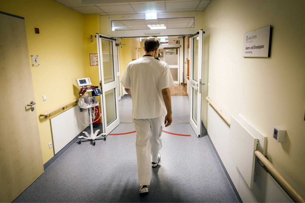 Urheberrechtlich geschuetzte Aufnahmen. Jede Verwendung ist honorarpflichtig und muss beim Urheber vorher angezeigt werden!  [CREDIT: Lars Berg / WWW.LARSBERG.EU Ê- Lars Berg, Von der Tinnenstrasse 13, 48145 Muenster, Germany, mobile +49 179 1379630, Bank: Commerzbank Mnster, IBAN: DE09 4008 0040 0600 9372 00 BIC: DRES DE FF 400, Finanzamt Muenster-Innenstadt, Steuernummer 337/5017/1774, USt-IdNr. DE247738150 - Verwendung nur gegen Namensnennung, Beleg und Honorar entsprechend aktueller MFMPreisliste zzgl. 7 Prozent MwSt - Bei der Verwendung ausserhalb journalistischer Berichterstattung (z.B. Werbung etc.) bitte vorher mit dem Autor Kontakt aufnehmen. Es wird grundsaetzlich keine Einholung von Persoenlichkeits-, Kunst- oder Markenrechten zugesichert, es sei denn, dies ist hier in der Bildbeschriftung ausdruecklich vermerkt. Die Einholung dieser Rechte obliegt dem Nutzer. Es gelten die unter WWW.LARSBERG.EU aufgefhrten AGB. - NO MODEL RELEASE - ]