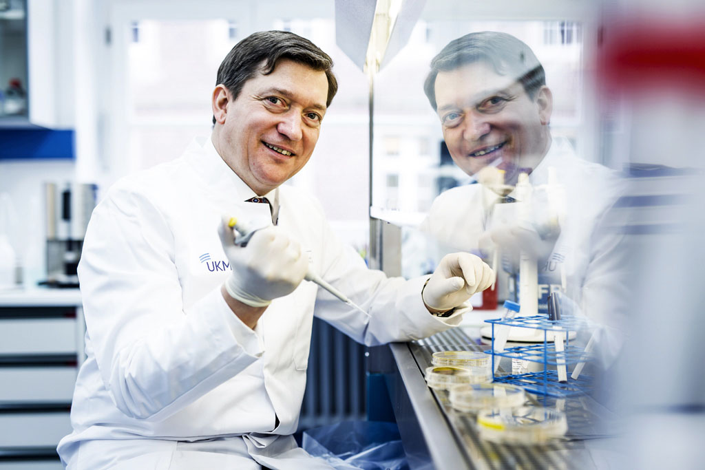 Urheberrechtlich Geschuetzte Aufnahmen.  [CREDIT: WWW.LARSBERG.EU Ê- Lars Berg, Von der Tinnenstrasse 13, 48145 Muenster, Germany, mobile +49 179 1379630, Bank: Dresdner Bank ÊKonto: 06 009 372 00, BLZ 400 800 40, IBAN: DE09 4008 0040 0600 9372 00 BIC: DRES DE FF 400, Finanzamt Muenster-Innenstadt, Steuernummer 337/5017/1774, USt-IdNr. DE247738150 - Verwendung nur gegen Namensnennung, Beleg und Honorar entsprechend aktueller MFM Preisliste zzgl. 7 Prozent MwSt - Bei der Verwendung ausserhalb journalistischer Berichterstattung (z.B. Werbung etc.) bitte vorher mit dem Autor Kontakt aufnehmen. Es wird grundsaetzlich keine Einholung von Persoenlichkeits-, Kunst- oder Markenrechten zugesichert, es sei denn, dies ist hier in der Bildbeschriftung ausdruecklich vermerkt. Die Einholung dieser Rechte obliegt dem Nutzer. Es gelten die unter WWW.LARSBERG.EU aufgefuehrten AGB`s. - NO MODEL RELEASE - ]