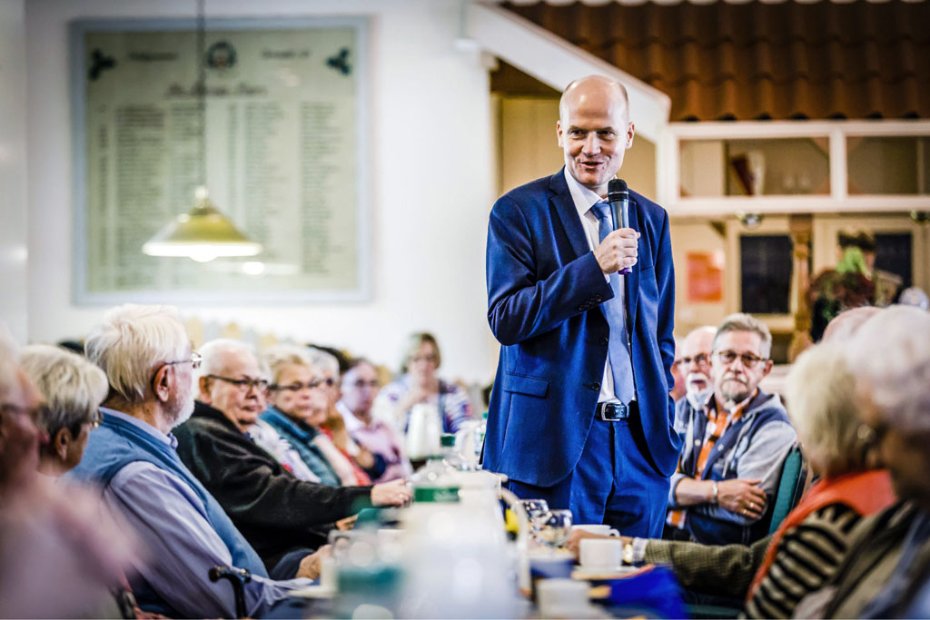 Urheberrechtlich geschuetzte Aufnahmen. Jede Verwendung ist honorarpflichtig und muss beim Urheber vorher angezeigt werden!  [CREDIT: Lars Berg / WWW.LARSBERG.EU Ê- Lars Berg, Von der Tinnenstrasse 13, 48145 Muenster, Germany, mobile +49 179 1379630, Bank: Commerzbank Mnster, IBAN: DE09 4008 0040 0600 9372 00 BIC: DRES DE FF 400, Finanzamt Muenster-Innenstadt, Steuernummer 337/5017/1774, USt-IdNr. DE247738150 - Verwendung nur gegen Namensnennung, Beleg und Honorar entsprechend aktueller MFMPreisliste zzgl. 7 Prozent MwSt - Bei der Verwendung ausserhalb journalistischer Berichterstattung (z.B. Werbung etc.) bitte vorher mit dem Autor Kontakt aufnehmen. Es wird grundsaetzlich keine Einholung von Persoenlichkeits-, Kunst- oder Markenrechten zugesichert, es sei denn, dies ist hier in der Bildbeschriftung ausdruecklich vermerkt. Die Einholung dieser Rechte obliegt dem Nutzer. Es gelten die unter WWW.LARSBERG.EU aufgefhrten AGB. - NO MODEL RELEASE - ]