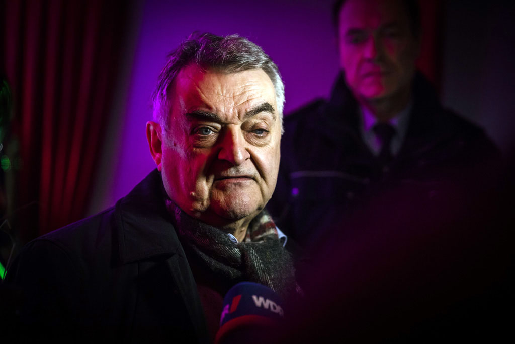 Urheberrechtlich geschuetzte Aufnahmen. Jede Verwendung ist honorarpflichtig und muss beim Urheber angezeigt werden!  [CREDIT: Lars Berg / WWW.LARSBERG.EU Ê- Lars Berg, Von der Tinnenstrasse 13, 48145 Muenster, Germany, mobile +49 179 1379630, Bank: Commerzbank Mnster, IBAN: DE09 4008 0040 0600 9372 00 BIC: DRES DE FF 400, Finanzamt Muenster-Innenstadt, Steuernummer 337/5017/1774, USt-IdNr. DE247738150 - Verwendung nur gegen Namensnennung, Beleg und Honorar entsprechend aktueller MFMPreisliste zzgl. 7 Prozent MwSt - Bei der Verwendung ausserhalb journalistischer Berichterstattung (z.B. Werbung etc.) bitte vorher mit dem Autor Kontakt aufnehmen. Es wird grundsaetzlich keine Einholung von Persoenlichkeits-, Kunst- oder Markenrechten zugesichert, es sei denn, dies ist hier in der Bildbeschriftung ausdruecklich vermerkt. Die Einholung dieser Rechte obliegt dem Nutzer. Es gelten die unter WWW.LARSBERG.EU aufgefhrten AGB. - NO MODEL RELEASE - ]