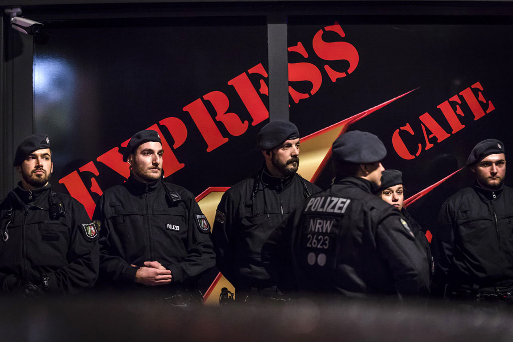 Urheberrechtlich geschuetzte Aufnahmen. Jede Verwendung ist honorarpflichtig und muss beim Urheber angezeigt werden!  [CREDIT: Lars Berg / WWW.LARSBERG.EU Ê- Lars Berg, Von der Tinnenstrasse 13, 48145 Muenster, Germany, mobile +49 179 1379630, Bank: Commerzbank Mnster, IBAN: DE09 4008 0040 0600 9372 00 BIC: DRES DE FF 400, Finanzamt Muenster-Innenstadt, Steuernummer 337/5017/1774, USt-IdNr. DE247738150 - Verwendung nur gegen Namensnennung, Beleg und Honorar entsprechend aktueller MFMPreisliste zzgl. 7 Prozent MwSt - Bei der Verwendung ausserhalb journalistischer Berichterstattung (z.B. Werbung etc.) bitte vorher mit dem Autor Kontakt aufnehmen. Es wird grundsaetzlich keine Einholung von Persoenlichkeits-, Kunst- oder Markenrechten zugesichert, es sei denn, dies ist hier in der Bildbeschriftung ausdruecklich vermerkt. Die Einholung dieser Rechte obliegt dem Nutzer. Es gelten die unter WWW.LARSBERG.EU aufgefhrten AGB. - NO MODEL RELEASE - ]