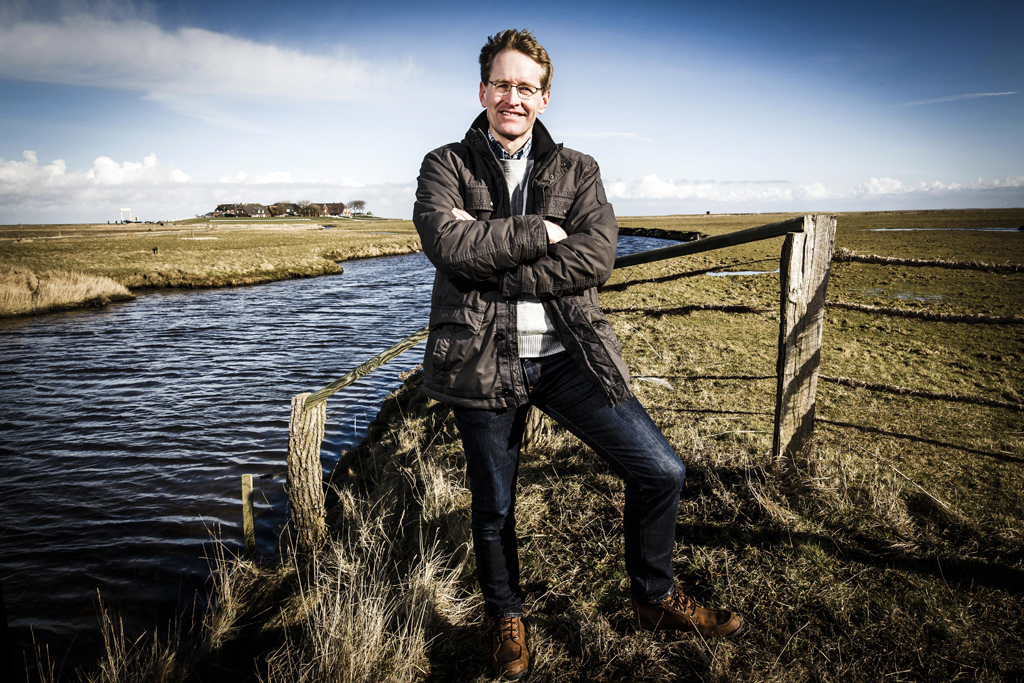 Urheberrechtlich geschuetzte Aufnahmen. Jede Verwendung ist honorarpflichtig und muss beim Urheber angezeigt werden!  [CREDIT: Lars Berg / WWW.LARSBERG.EU Ê- Lars Berg, Von der Tinnenstrasse 13, 48145 Muenster, Germany, mobile +49 179 1379630, Bank: Commerzbank Mnster, IBAN: DE09 4008 0040 0600 9372 00 BIC: DRES DE FF 400, Finanzamt Muenster-Innenstadt, Steuernummer 337/5017/1774, USt-IdNr. DE247738150 - Verwendung nur gegen Namensnennung, Beleg und Honorar entsprechend aktueller MFMPreisliste zzgl. 7 Prozent MwSt - Bei der Verwendung ausserhalb journalistischer Berichterstattung (z.B. Werbung etc.) bitte vorher mit dem Autor Kontakt aufnehmen. Es wird grundsaetzlich keine Einholung von Persoenlichkeits-, Kunst- oder Markenrechten zugesichert, es sei denn, dies ist hier in der Bildbeschriftung ausdruecklich vermerkt. Die Einholung dieser Rechte obliegt dem Nutzer. Es gelten die unter WWW.LARSBERG.EU aufgefhrten AGB. - NO MODEL RELEASE - ]