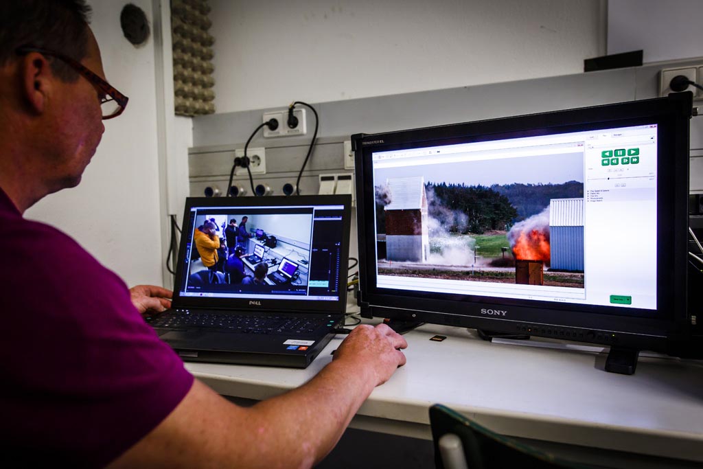 Urheberrechtlich geschuetzte Aufnahmen. Jede Verwendung ist honorarpflichtig und muss beim Urheber angezeigt werden!  [CREDIT: Lars Berg / WWW.LARSBERG.EU Ê- Lars Berg, Von der Tinnenstrasse 13, 48145 Muenster, Germany, mobile +49 179 1379630, Bank: Commerzbank Mnster, IBAN: DE09 4008 0040 0600 9372 00 BIC: DRES DE FF 400, Finanzamt Muenster-Innenstadt, Steuernummer 337/5017/1774, USt-IdNr. DE247738150 - Verwendung nur gegen Namensnennung, Beleg und Honorar entsprechend aktueller MFMPreisliste zzgl. 7 Prozent MwSt - Bei der Verwendung ausserhalb journalistischer Berichterstattung (z.B. Werbung etc.) bitte vorher mit dem Autor Kontakt aufnehmen. Es wird grundsaetzlich keine Einholung von Persoenlichkeits-, Kunst- oder Markenrechten zugesichert, es sei denn, dies ist hier in der Bildbeschriftung ausdruecklich vermerkt. Die Einholung dieser Rechte obliegt dem Nutzer. Es gelten die unter WWW.LARSBERG.EU aufgefhrten AGB. - NO MODEL RELEASE - ]