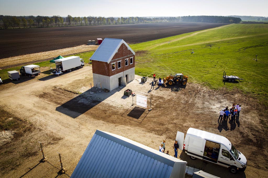 Urheberrechtlich geschuetzte Aufnahmen. Jede Verwendung ist honorarpflichtig und muss beim Urheber angezeigt werden!  [CREDIT: Lars Berg / WWW.LARSBERG.EU Ê- Lars Berg, Von der Tinnenstrasse 13, 48145 Muenster, Germany, mobile +49 179 1379630, Bank: Commerzbank Mnster, IBAN: DE09 4008 0040 0600 9372 00 BIC: DRES DE FF 400, Finanzamt Muenster-Innenstadt, Steuernummer 337/5017/1774, USt-IdNr. DE247738150 - Verwendung nur gegen Namensnennung, Beleg und Honorar entsprechend aktueller MFMPreisliste zzgl. 7 Prozent MwSt - Bei der Verwendung ausserhalb journalistischer Berichterstattung (z.B. Werbung etc.) bitte vorher mit dem Autor Kontakt aufnehmen. Es wird grundsaetzlich keine Einholung von Persoenlichkeits-, Kunst- oder Markenrechten zugesichert, es sei denn, dies ist hier in der Bildbeschriftung ausdruecklich vermerkt. Die Einholung dieser Rechte obliegt dem Nutzer. Es gelten die unter WWW.LARSBERG.EU aufgefhrten AGB. - NO MODEL RELEASE - ]