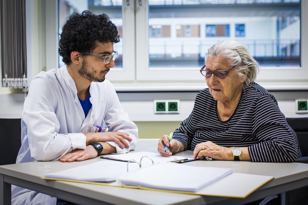 Urheberrechtlich geschuetzte Aufnahmen. Jede Verwendung ist honorarpflichtig und muss beim Urheber angezeigt werden!  [CREDIT: Lars Berg / WWW.LARSBERG.EU Ê- Lars Berg, Von der Tinnenstrasse 13, 48145 Muenster, Germany, mobile +49 179 1379630, Bank: Commerzbank Mnster, IBAN: DE09 4008 0040 0600 9372 00 BIC: DRES DE FF 400, Finanzamt Muenster-Innenstadt, Steuernummer 337/5017/1774, USt-IdNr. DE247738150 - Verwendung nur gegen Namensnennung, Beleg und Honorar entsprechend aktueller MFMPreisliste zzgl. 7 Prozent MwSt - Bei der Verwendung ausserhalb journalistischer Berichterstattung (z.B. Werbung etc.) bitte vorher mit dem Autor Kontakt aufnehmen. Es wird grundsaetzlich keine Einholung von Persoenlichkeits-, Kunst- oder Markenrechten zugesichert, es sei denn, dies ist hier in der Bildbeschriftung ausdruecklich vermerkt. Die Einholung dieser Rechte obliegt dem Nutzer. Es gelten die unter WWW.LARSBERG.EU aufgefhrten AGB. - NO MODEL RELEASE - ]