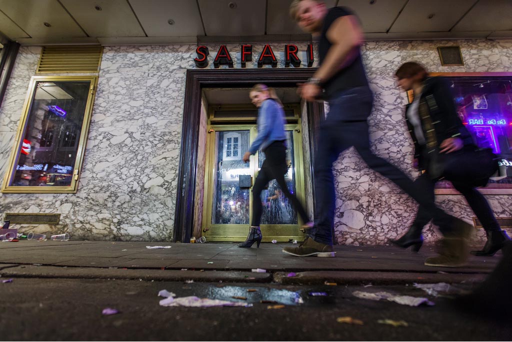 Urheberrechtlich geschuetzte Aufnahmen. Jede Verwendung ist honorarpflichtig und muss beim Urheber angezeigt werden!  [CREDIT: Lars Berg / WWW.LARSBERG.EU Ê- Lars Berg, Von der Tinnenstrasse 13, 48145 Muenster, Germany, mobile +49 179 1379630, Bank: Commerzbank Mnster, IBAN: DE09 4008 0040 0600 9372 00 BIC: DRES DE FF 400, Finanzamt Muenster-Innenstadt, Steuernummer 337/5017/1774, USt-IdNr. DE247738150 - Verwendung nur gegen Namensnennung, Beleg und Honorar entsprechend aktueller MFMPreisliste zzgl. 7 Prozent MwSt - Bei der Verwendung ausserhalb journalistischer Berichterstattung (z.B. Werbung etc.) bitte vorher mit dem Autor Kontakt aufnehmen. Es wird grundsaetzlich keine Einholung von Persoenlichkeits-, Kunst- oder Markenrechten zugesichert, es sei denn, dies ist hier in der Bildbeschriftung ausdruecklich vermerkt. Die Einholung dieser Rechte obliegt dem Nutzer. Es gelten die unter WWW.LARSBERG.EU aufgefhrten AGB. - NO MODEL RELEASE - ]