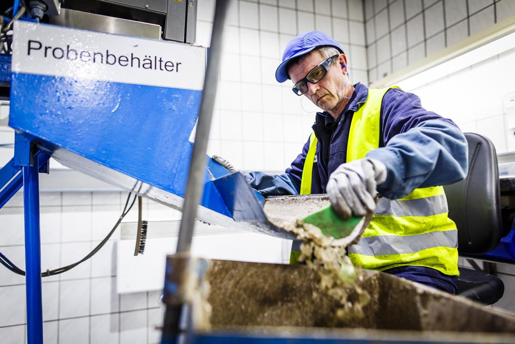 Urheberrechtlich geschuetzte Aufnahmen. Jede Verwendung ist honorarpflichtig und muss beim Urheber angezeigt werden!  [CREDIT: Lars Berg / WWW.LARSBERG.EU Ê- Lars Berg, Von der Tinnenstrasse 13, 48145 Muenster, Germany, mobile +49 179 1379630, Bank: Commerzbank Mnster, IBAN: DE09 4008 0040 0600 9372 00 BIC: DRES DE FF 400, Finanzamt Muenster-Innenstadt, Steuernummer 337/5017/1774, USt-IdNr. DE247738150 - Verwendung nur gegen Namensnennung, Beleg und Honorar entsprechend aktueller MFMPreisliste zzgl. 7 Prozent MwSt - Bei der Verwendung ausserhalb journalistischer Berichterstattung (z.B. Werbung etc.) bitte vorher mit dem Autor Kontakt aufnehmen. Es wird grundsaetzlich keine Einholung von Persoenlichkeits-, Kunst- oder Markenrechten zugesichert, es sei denn, dies ist hier in der Bildbeschriftung ausdruecklich vermerkt. Die Einholung dieser Rechte obliegt dem Nutzer. Es gelten die unter WWW.LARSBERG.EU aufgefhrten AGB. - NO MODEL RELEASE - ]