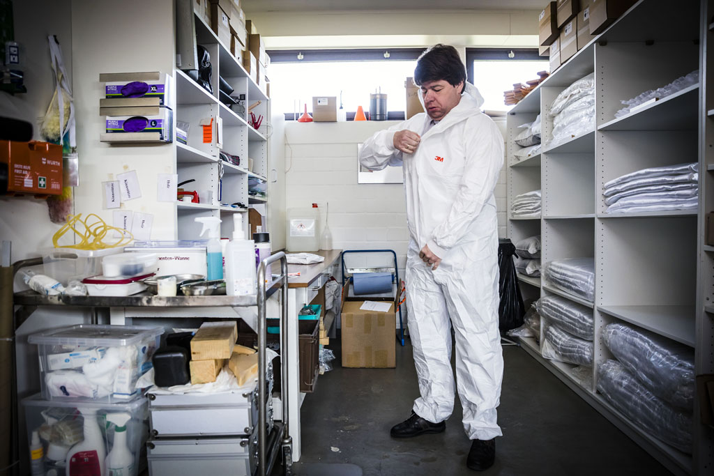 Urheberrechtlich geschuetzte Aufnahmen. Jede Verwendung ist honorarpflichtig und muss beim Urheber angezeigt werden!  [CREDIT: Lars Berg / WWW.LARSBERG.EU - Lars Berg, Von der Tinnenstrasse 13, 48145 Muenster, Germany, mobile +49 179 1379630, Bank: Commerzbank Mnster, IBAN: DE09 4008 0040 0600 9372 00 BIC: DRES DE FF 400, Finanzamt Muenster-Innenstadt, Steuernummer 337/5017/1774, USt-IdNr. DE247738150 - Verwendung nur gegen Namensnennung, Beleg und Honorar entsprechend aktueller MFMPreisliste zzgl. 7 Prozent MwSt - Bei der Verwendung ausserhalb journalistischer Berichterstattung (z.B. Werbung etc.) bitte vorher mit dem Autor Kontakt aufnehmen. Es wird grundsaetzlich keine Einholung von Persoenlichkeits-, Kunst- oder Markenrechten zugesichert, es sei denn, dies ist hier in der Bildbeschriftung ausdruecklich vermerkt. Die Einholung dieser Rechte obliegt dem Nutzer. Es gelten die unter WWW.LARSBERG.EU aufgefuehrten AGB. - NO MODEL RELEASE - ]