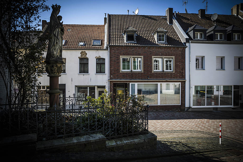 Urheberrechtlich geschuetzte Aufnahmen. Jede Verwendung ist honorarpflichtig und muss beim Urheber angezeigt werden!  [CREDIT: Lars Berg / WWW.LARSBERG.EU - Lars Berg, Von der Tinnenstrasse 13, 48145 Muenster, Germany, mobile +49 179 1379630, Bank: Commerzbank Mnster, IBAN: DE09 4008 0040 0600 9372 00 BIC: DRES DE FF 400, Finanzamt Muenster-Innenstadt, Steuernummer 337/5017/1774, USt-IdNr. DE247738150 - Verwendung nur gegen Namensnennung, Beleg und Honorar entsprechend aktueller MFMPreisliste zzgl. 7 Prozent MwSt - Bei der Verwendung ausserhalb journalistischer Berichterstattung (z.B. Werbung etc.) bitte vorher mit dem Autor Kontakt aufnehmen. Es wird grundsaetzlich keine Einholung von Persoenlichkeits-, Kunst- oder Markenrechten zugesichert, es sei denn, dies ist hier in der Bildbeschriftung ausdruecklich vermerkt. Die Einholung dieser Rechte obliegt dem Nutzer. Es gelten die unter WWW.LARSBERG.EU aufgefuehrten AGB. - NO MODEL RELEASE - ]