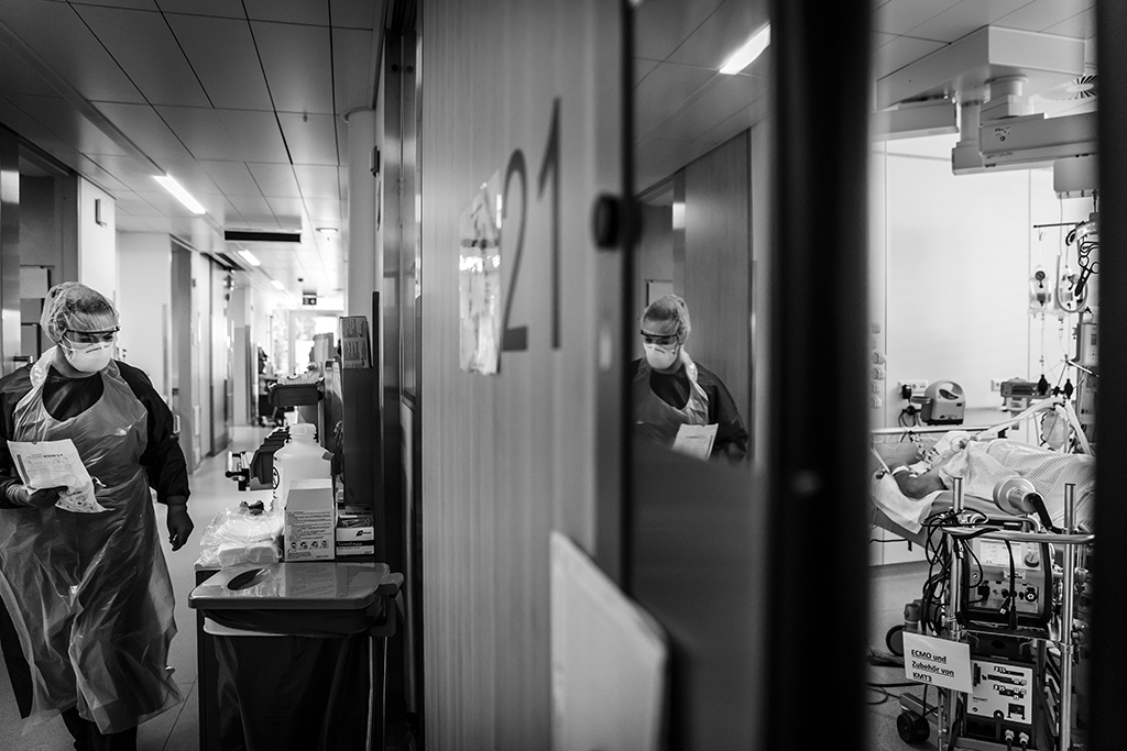 Urheberrechtlich geschuetzte Aufnahmen. Jede Verwendung ist honorarpflichtig und muss beim Urheber angezeigt werden!  [CREDIT: Lars Berg / WWW.LARSBERG.EU - Lars Berg, Von der Tinnenstrasse 13, 48145 Muenster, Germany, mobile +49 179 1379630, Bank: Commerzbank Mnster, IBAN: DE09 4008 0040 0600 9372 00 BIC: DRES DE FF 400, Finanzamt Muenster-Innenstadt, Steuernummer 337/5017/1774, USt-IdNr. DE247738150 - Verwendung nur gegen Namensnennung, Beleg und Honorar entsprechend aktueller MFMPreisliste zzgl. 7 Prozent MwSt - Bei der Verwendung ausserhalb journalistischer Berichterstattung (z.B. Werbung etc.) bitte vorher mit dem Autor Kontakt aufnehmen. Es wird grundsaetzlich keine Einholung von Persoenlichkeits-, Kunst- oder Markenrechten zugesichert, es sei denn, dies ist hier in der Bildbeschriftung ausdruecklich vermerkt. Die Einholung dieser Rechte obliegt dem Nutzer. Es gelten die unter WWW.LARSBERG.EU aufgefuehrten AGB. - NO MODEL RELEASE - ]