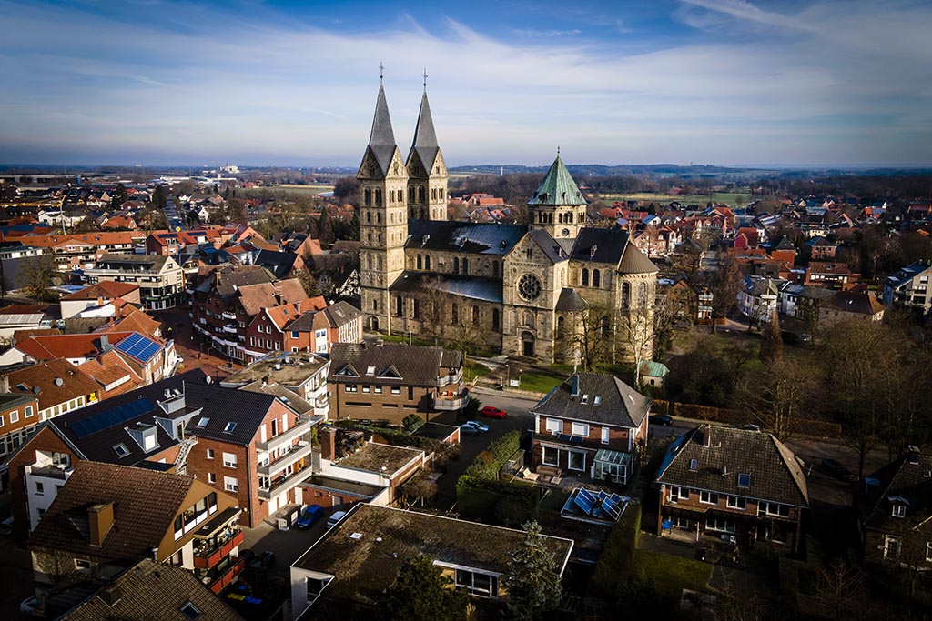 Urheberrechtlich geschuetzte Aufnahmen. Jede Verwendung ist honorarpflichtig und muss beim Urheber angezeigt werden!  [CREDIT: Lars Berg / WWW.LARSBERG.EU - Lars Berg, Von der Tinnenstrasse 13, 48145 Muenster, Germany, mobile +49 179 1379630, Bank: Commerzbank Mnster, IBAN: DE09 4008 0040 0600 9372 00 BIC: DRES DE FF 400, Finanzamt Muenster-Innenstadt, Steuernummer 337/5017/1774, USt-IdNr. DE247738150 - Verwendung nur gegen Namensnennung, Beleg und Honorar entsprechend aktueller MFMPreisliste zzgl. 7 Prozent MwSt - Bei der Verwendung ausserhalb journalistischer Berichterstattung (z.B. Werbung etc.) bitte vorher mit dem Autor Kontakt aufnehmen. Es wird grundsaetzlich keine Einholung von Persoenlichkeits-, Kunst- oder Markenrechten zugesichert, es sei denn, dies ist hier in der Bildbeschriftung ausdruecklich vermerkt. Die Einholung dieser Rechte obliegt dem Nutzer. Es gelten die unter WWW.LARSBERG.EU aufgefuehrten AGB. - NO MODEL RELEASE - ]