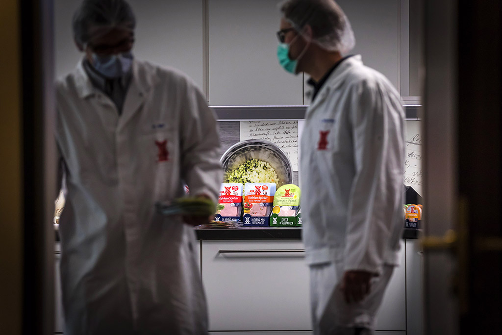 Urheberrechtlich geschuetzte Aufnahmen. Jede Verwendung ist honorarpflichtig und muss beim Urheber angezeigt werden!  [CREDIT: Lars Berg / WWW.LARSBERG.EU - Lars Berg, Von der Tinnenstrasse 13, 48145 Muenster, Germany, mobile +49 179 1379630, Bank: Commerzbank Mnster, IBAN: DE09 4008 0040 0600 9372 00 BIC: DRES DE FF 400, Finanzamt Muenster-Innenstadt, Steuernummer 337/5017/1774, USt-IdNr. DE247738150 - Verwendung nur gegen Namensnennung, Beleg und Honorar entsprechend aktueller MFMPreisliste zzgl. 7 Prozent MwSt - Bei der Verwendung ausserhalb journalistischer Berichterstattung (z.B. Werbung etc.) bitte vorher mit dem Autor Kontakt aufnehmen. Es wird grundsaetzlich keine Einholung von Persoenlichkeits-, Kunst- oder Markenrechten zugesichert, es sei denn, dies ist hier in der Bildbeschriftung ausdruecklich vermerkt. Die Einholung dieser Rechte obliegt dem Nutzer. Es gelten die unter WWW.LARSBERG.EU aufgefuehrten AGB. - NO MODEL RELEASE - ]