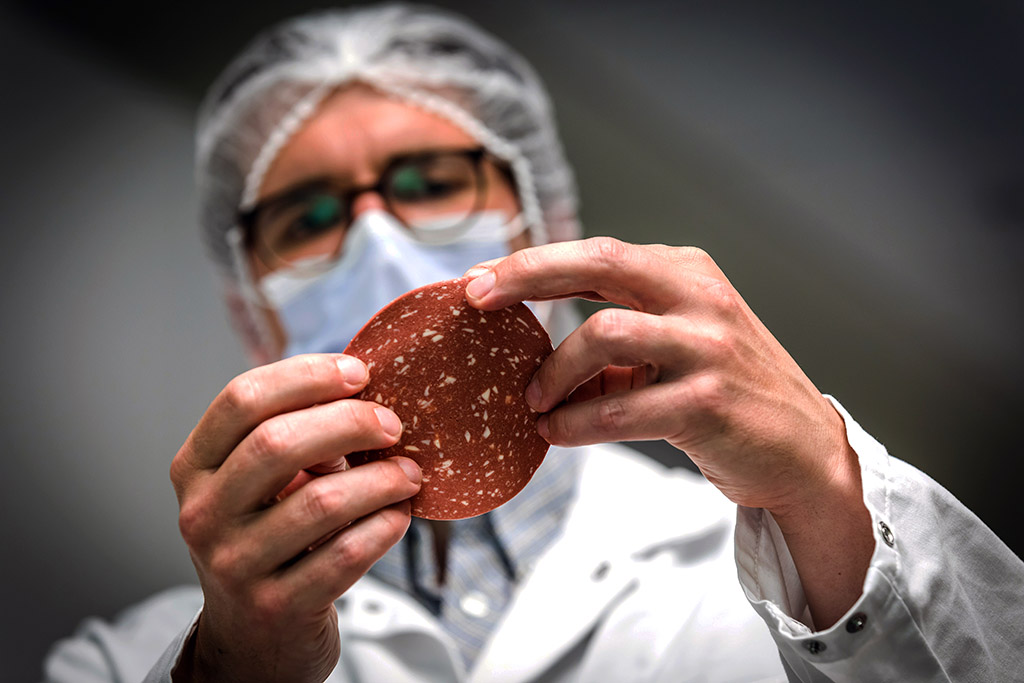 Urheberrechtlich geschuetzte Aufnahmen. Jede Verwendung ist honorarpflichtig und muss beim Urheber angezeigt werden!  [CREDIT: Lars Berg / WWW.LARSBERG.EU - Lars Berg, Von der Tinnenstrasse 13, 48145 Muenster, Germany, mobile +49 179 1379630, Bank: Commerzbank Mnster, IBAN: DE09 4008 0040 0600 9372 00 BIC: DRES DE FF 400, Finanzamt Muenster-Innenstadt, Steuernummer 337/5017/1774, USt-IdNr. DE247738150 - Verwendung nur gegen Namensnennung, Beleg und Honorar entsprechend aktueller MFMPreisliste zzgl. 7 Prozent MwSt - Bei der Verwendung ausserhalb journalistischer Berichterstattung (z.B. Werbung etc.) bitte vorher mit dem Autor Kontakt aufnehmen. Es wird grundsaetzlich keine Einholung von Persoenlichkeits-, Kunst- oder Markenrechten zugesichert, es sei denn, dies ist hier in der Bildbeschriftung ausdruecklich vermerkt. Die Einholung dieser Rechte obliegt dem Nutzer. Es gelten die unter WWW.LARSBERG.EU aufgefuehrten AGB. - NO MODEL RELEASE - ]