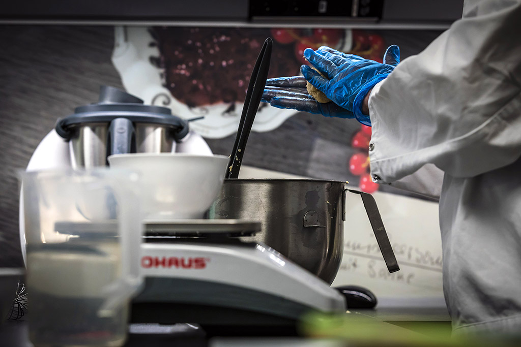 Urheberrechtlich geschuetzte Aufnahmen. Jede Verwendung ist honorarpflichtig und muss beim Urheber angezeigt werden!  [CREDIT: Lars Berg / WWW.LARSBERG.EU - Lars Berg, Von der Tinnenstrasse 13, 48145 Muenster, Germany, mobile +49 179 1379630, Bank: Commerzbank Mnster, IBAN: DE09 4008 0040 0600 9372 00 BIC: DRES DE FF 400, Finanzamt Muenster-Innenstadt, Steuernummer 337/5017/1774, USt-IdNr. DE247738150 - Verwendung nur gegen Namensnennung, Beleg und Honorar entsprechend aktueller MFMPreisliste zzgl. 7 Prozent MwSt - Bei der Verwendung ausserhalb journalistischer Berichterstattung (z.B. Werbung etc.) bitte vorher mit dem Autor Kontakt aufnehmen. Es wird grundsaetzlich keine Einholung von Persoenlichkeits-, Kunst- oder Markenrechten zugesichert, es sei denn, dies ist hier in der Bildbeschriftung ausdruecklich vermerkt. Die Einholung dieser Rechte obliegt dem Nutzer. Es gelten die unter WWW.LARSBERG.EU aufgefuehrten AGB. - NO MODEL RELEASE - ]