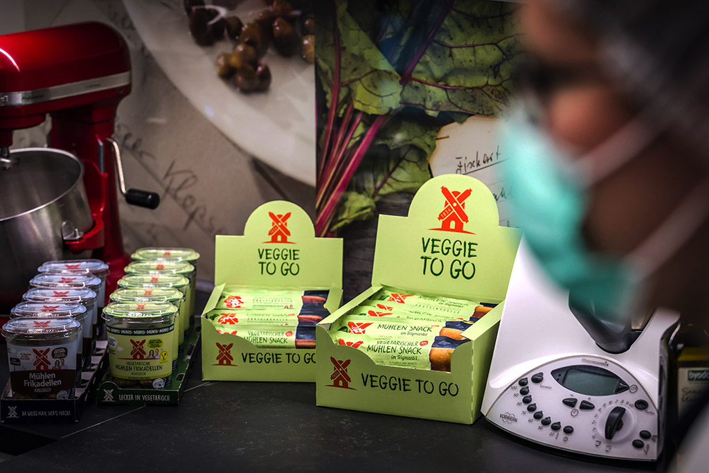 Urheberrechtlich geschuetzte Aufnahmen. Jede Verwendung ist honorarpflichtig und muss beim Urheber angezeigt werden!  [CREDIT: Lars Berg / WWW.LARSBERG.EU - Lars Berg, Von der Tinnenstrasse 13, 48145 Muenster, Germany, mobile +49 179 1379630, Bank: Commerzbank Mnster, IBAN: DE09 4008 0040 0600 9372 00 BIC: DRES DE FF 400, Finanzamt Muenster-Innenstadt, Steuernummer 337/5017/1774, USt-IdNr. DE247738150 - Verwendung nur gegen Namensnennung, Beleg und Honorar entsprechend aktueller MFMPreisliste zzgl. 7 Prozent MwSt - Bei der Verwendung ausserhalb journalistischer Berichterstattung (z.B. Werbung etc.) bitte vorher mit dem Autor Kontakt aufnehmen. Es wird grundsaetzlich keine Einholung von Persoenlichkeits-, Kunst- oder Markenrechten zugesichert, es sei denn, dies ist hier in der Bildbeschriftung ausdruecklich vermerkt. Die Einholung dieser Rechte obliegt dem Nutzer. Es gelten die unter WWW.LARSBERG.EU aufgefuehrten AGB. - NO MODEL RELEASE - ]