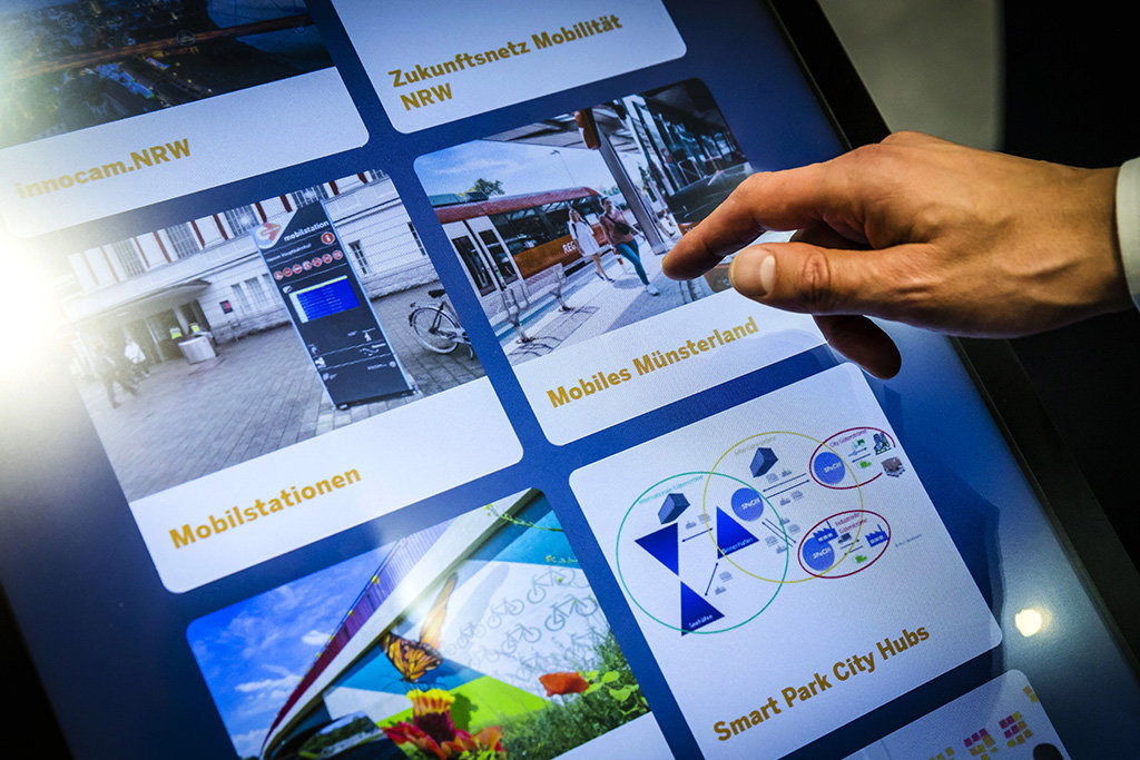 Urheberrechtlich geschuetzte Aufnahmen. Jede Verwendung ist honorarpflichtig und muss beim Urheber angezeigt werden!  [CREDIT: Lars Berg / WWW.LARSBERG.EU - Lars Berg, Von der Tinnenstrasse 13, 48145 Muenster, Germany, mobile +49 179 1379630, Bank: Commerzbank Mnster, IBAN: DE09 4008 0040 0600 9372 00 BIC: DRES DE FF 400, Finanzamt Muenster-Innenstadt, Steuernummer 337/5017/1774, USt-IdNr. DE247738150 - Verwendung nur gegen Namensnennung, Beleg und Honorar entsprechend aktueller MFMPreisliste zzgl. 7 Prozent MwSt - Bei der Verwendung ausserhalb journalistischer Berichterstattung (z.B. Werbung etc.) bitte vorher mit dem Autor Kontakt aufnehmen. Es wird grundsaetzlich keine Einholung von Persoenlichkeits-, Kunst- oder Markenrechten zugesichert, es sei denn, dies ist hier in der Bildbeschriftung ausdruecklich vermerkt. Die Einholung dieser Rechte obliegt dem Nutzer. Es gelten die unter WWW.LARSBERG.EU aufgefuehrten AGB. - NO MODEL RELEASE - ]