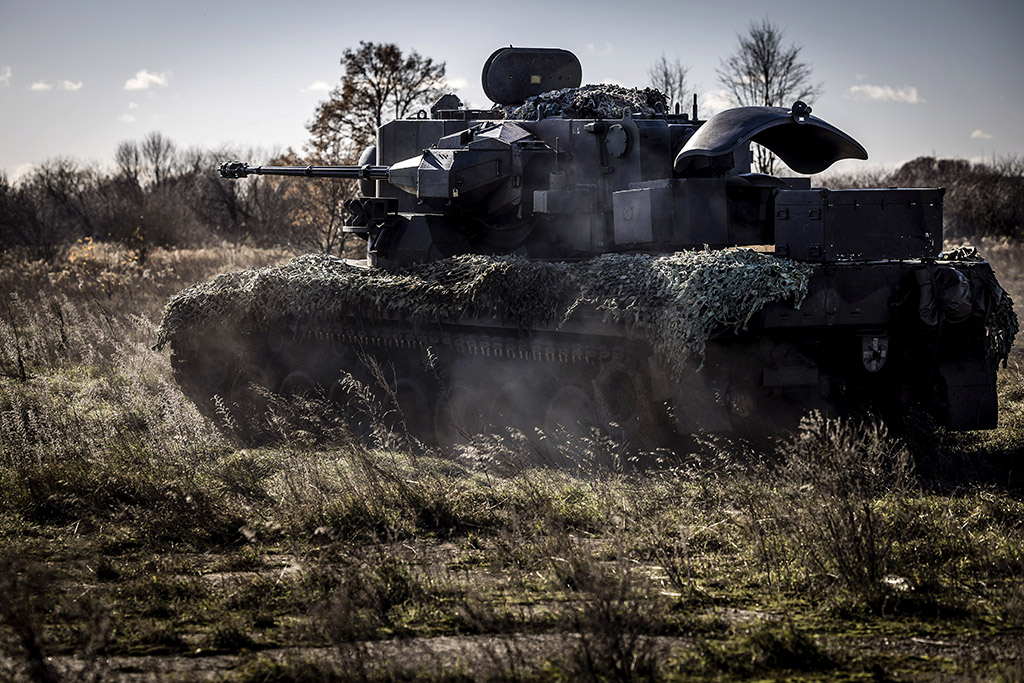 Urheberrechtlich geschuetzte Aufnahmen. Jede Verwendung ist honorarpflichtig und muss beim Urheber angezeigt werden!  [CREDIT: Lars Berg / WWW.LARSBERG.EU - Lars Berg, Von der Tinnenstrasse 13, 48145 Muenster, Germany, mobile +49 179 1379630, Bank: Commerzbank Mnster, IBAN: DE09 4008 0040 0600 9372 00 BIC: DRES DE FF 400, Finanzamt Muenster-Innenstadt, Steuernummer 337/5017/1774, USt-IdNr. DE247738150 - Verwendung nur gegen Namensnennung, Beleg und Honorar entsprechend aktueller MFMPreisliste zzgl. 7 Prozent MwSt - Bei der Verwendung ausserhalb journalistischer Berichterstattung (z.B. Werbung etc.) bitte vorher mit dem Autor Kontakt aufnehmen. Es wird grundsaetzlich keine Einholung von Persoenlichkeits-, Kunst- oder Markenrechten zugesichert, es sei denn, dies ist hier in der Bildbeschriftung ausdruecklich vermerkt. Die Einholung dieser Rechte obliegt dem Nutzer. Es gelten die unter WWW.LARSBERG.EU aufgefuehrten AGB. - NO MODEL RELEASE - ]