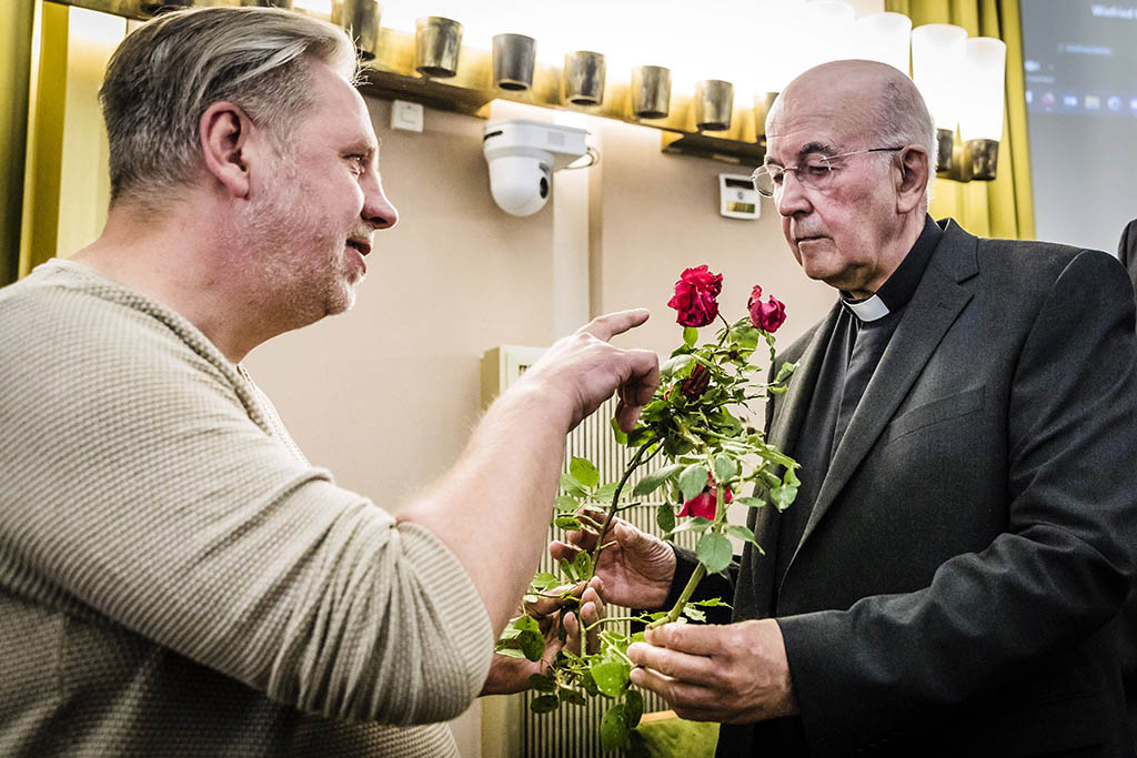 Urheberrechtlich geschuetzte Aufnahmen. Jede Verwendung ist honorarpflichtig und muss beim Urheber angezeigt werden!

[CREDIT: Lars Berg / WWW.LARSBERG.EU - Lars Berg, Von der Tinnenstrasse 13, 48145 Muenster, Germany, mobile +49 179 1379630, Bank: Commerzbank Mnster, IBAN: DE09 4008 0040 0600 9372 00 BIC: DRES DE FF 400, Finanzamt Muenster-Innenstadt, Steuernummer 337/5017/1774, USt-IdNr. DE247738150 - Verwendung nur gegen Namensnennung, Beleg und Honorar entsprechend aktueller MFMPreisliste zzgl. 7 Prozent MwSt - Bei der Verwendung ausserhalb journalistischer Berichterstattung (z.B. Werbung etc.) bitte vorher mit dem Autor Kontakt aufnehmen. Es wird grundsaetzlich keine Einholung von Persoenlichkeits-, Kunst- oder Markenrechten zugesichert, es sei denn, dies ist hier in der Bildbeschriftung ausdruecklich vermerkt. Die Einholung dieser Rechte obliegt dem Nutzer. Es gelten die unter WWW.LARSBERG.EU aufgefuehrten AGB. - NO MODEL RELEASE - ]