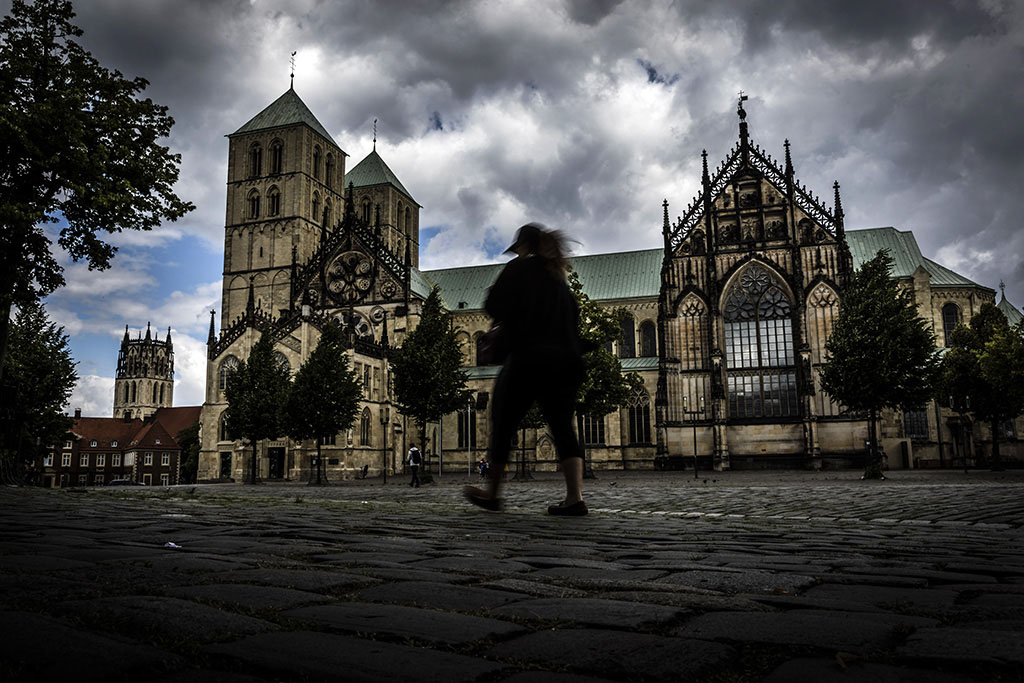 Urheberrechtlich geschuetzte Aufnahmen. Jede Verwendung ist honorarpflichtig und muss beim Urheber angezeigt werden!  [CREDIT: Lars Berg / WWW.LARSBERG.EU - Lars Berg, Von der Tinnenstrasse 13, 48145 Muenster, Germany, mobile +49 179 1379630, Bank: Commerzbank Mnster, IBAN: DE09 4008 0040 0600 9372 00 BIC: DRES DE FF 400, Finanzamt Muenster-Innenstadt, Steuernummer 337/5017/1774, USt-IdNr. DE247738150 - Verwendung nur gegen Namensnennung, Beleg und Honorar entsprechend aktueller MFMPreisliste zzgl. 7 Prozent MwSt - Bei der Verwendung ausserhalb journalistischer Berichterstattung (z.B. Werbung etc.) bitte vorher mit dem Autor Kontakt aufnehmen. Es wird grundsaetzlich keine Einholung von Persoenlichkeits-, Kunst- oder Markenrechten zugesichert, es sei denn, dies ist hier in der Bildbeschriftung ausdruecklich vermerkt. Die Einholung dieser Rechte obliegt dem Nutzer. Es gelten die unter WWW.LARSBERG.EU aufgefuehrten AGB. - NO MODEL RELEASE - ]