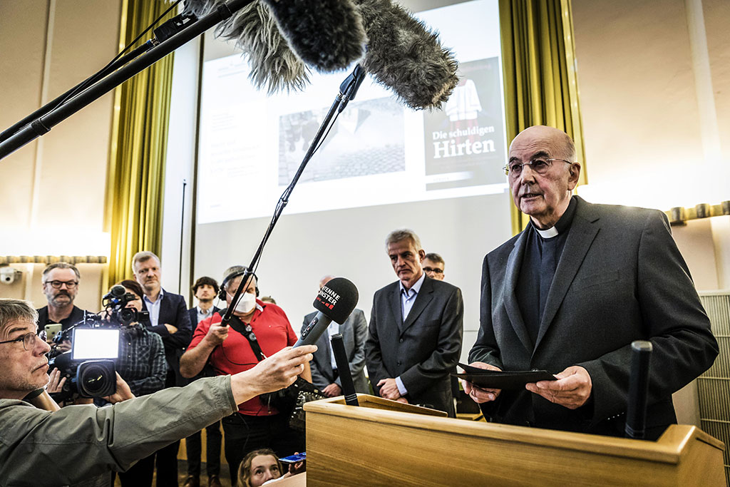 Urheberrechtlich geschuetzte Aufnahmen. Jede Verwendung ist honorarpflichtig und muss beim Urheber angezeigt werden!  [CREDIT: Lars Berg / WWW.LARSBERG.EU - Lars Berg, Von der Tinnenstrasse 13, 48145 Muenster, Germany, mobile +49 179 1379630, Bank: Commerzbank Mnster, IBAN: DE09 4008 0040 0600 9372 00 BIC: DRES DE FF 400, Finanzamt Muenster-Innenstadt, Steuernummer 337/5017/1774, USt-IdNr. DE247738150 - Verwendung nur gegen Namensnennung, Beleg und Honorar entsprechend aktueller MFMPreisliste zzgl. 7 Prozent MwSt - Bei der Verwendung ausserhalb journalistischer Berichterstattung (z.B. Werbung etc.) bitte vorher mit dem Autor Kontakt aufnehmen. Es wird grundsaetzlich keine Einholung von Persoenlichkeits-, Kunst- oder Markenrechten zugesichert, es sei denn, dies ist hier in der Bildbeschriftung ausdruecklich vermerkt. Die Einholung dieser Rechte obliegt dem Nutzer. Es gelten die unter WWW.LARSBERG.EU aufgefuehrten AGB. - NO MODEL RELEASE - ]