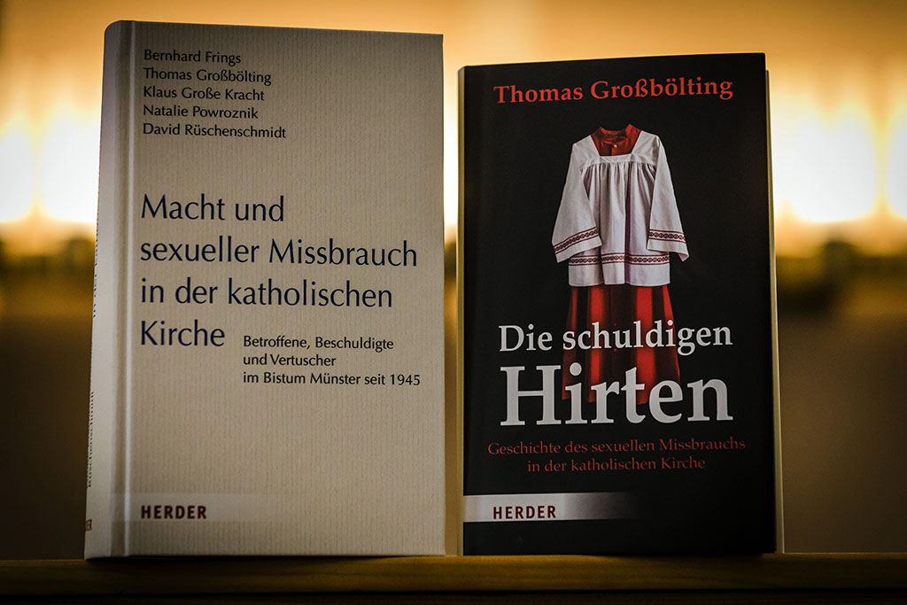 Urheberrechtlich geschuetzte Aufnahmen. Jede Verwendung ist honorarpflichtig und muss beim Urheber angezeigt werden!  [CREDIT: Lars Berg / WWW.LARSBERG.EU - Lars Berg, Von der Tinnenstrasse 13, 48145 Muenster, Germany, mobile +49 179 1379630, Bank: Commerzbank Mnster, IBAN: DE09 4008 0040 0600 9372 00 BIC: DRES DE FF 400, Finanzamt Muenster-Innenstadt, Steuernummer 337/5017/1774, USt-IdNr. DE247738150 - Verwendung nur gegen Namensnennung, Beleg und Honorar entsprechend aktueller MFMPreisliste zzgl. 7 Prozent MwSt - Bei der Verwendung ausserhalb journalistischer Berichterstattung (z.B. Werbung etc.) bitte vorher mit dem Autor Kontakt aufnehmen. Es wird grundsaetzlich keine Einholung von Persoenlichkeits-, Kunst- oder Markenrechten zugesichert, es sei denn, dies ist hier in der Bildbeschriftung ausdruecklich vermerkt. Die Einholung dieser Rechte obliegt dem Nutzer. Es gelten die unter WWW.LARSBERG.EU aufgefuehrten AGB. - NO MODEL RELEASE - ]