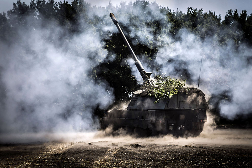 Urheberrechtlich geschuetzte Aufnahmen. Jede Verwendung ist honorarpflichtig und muss beim Urheber angezeigt werden!  [CREDIT: Lars Berg / WWW.LARSBERG.EU - Lars Berg, Von der Tinnenstrasse 13, 48145 Muenster, Germany, mobile +49 179 1379630, Bank: Commerzbank Mnster, IBAN: DE09 4008 0040 0600 9372 00 BIC: DRES DE FF 400, Finanzamt Muenster-Innenstadt, Steuernummer 337/5017/1774, USt-IdNr. DE247738150 - Verwendung nur gegen Namensnennung, Beleg und Honorar entsprechend aktueller MFMPreisliste zzgl. 7 Prozent MwSt - Bei der Verwendung ausserhalb journalistischer Berichterstattung (z.B. Werbung etc.) bitte vorher mit dem Autor Kontakt aufnehmen. Es wird grundsaetzlich keine Einholung von Persoenlichkeits-, Kunst- oder Markenrechten zugesichert, es sei denn, dies ist hier in der Bildbeschriftung ausdruecklich vermerkt. Die Einholung dieser Rechte obliegt dem Nutzer. Es gelten die unter WWW.LARSBERG.EU aufgefuehrten AGB. - NO MODEL RELEASE - ]