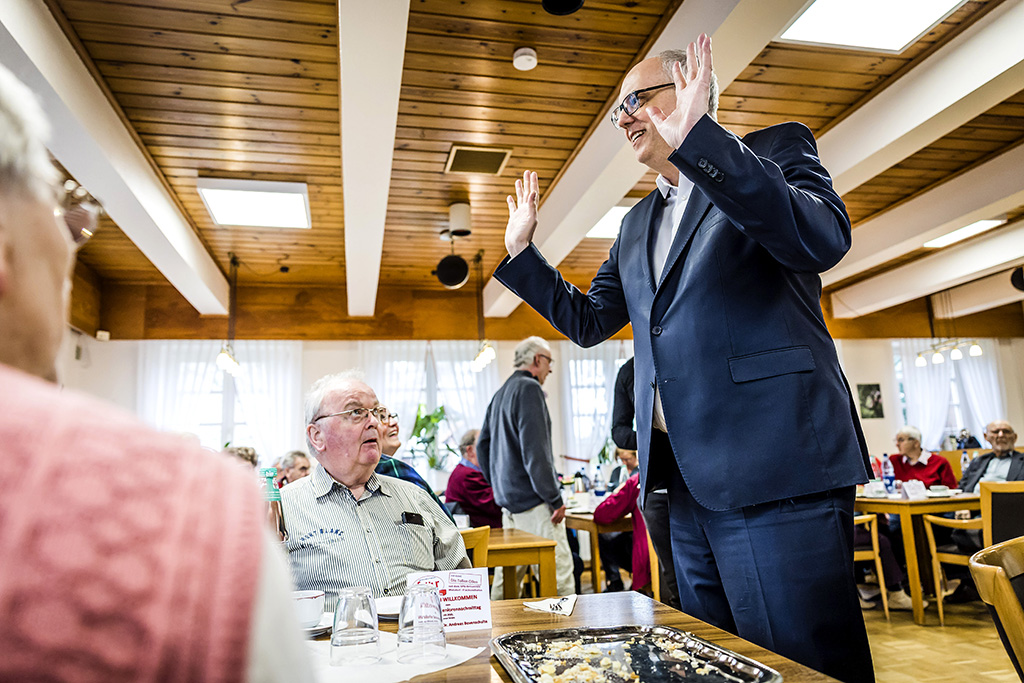 Urheberrechtlich geschuetzte Aufnahmen. Jede Verwendung ist honorarpflichtig und muss beim Urheber angezeigt werden!

[CREDIT: Lars Berg / WWW.LARSBERG.EU - Lars Berg, Von der Tinnenstrasse 13, 48145 Muenster, Germany, mobile +49 179 1379630, Bank: Commerzbank Mnster, IBAN: DE09 4008 0040 0600 9372 00 BIC: DRES DE FF 400, Finanzamt Muenster-Innenstadt, Steuernummer 337/5017/1774, USt-IdNr. DE247738150 - Verwendung nur gegen Namensnennung, Beleg und Honorar entsprechend aktueller MFMPreisliste zzgl. 7 Prozent MwSt - Bei der Verwendung ausserhalb journalistischer Berichterstattung (z.B. Werbung etc.) bitte vorher mit dem Autor Kontakt aufnehmen. Es wird grundsaetzlich keine Einholung von Persoenlichkeits-, Kunst- oder Markenrechten zugesichert, es sei denn, dies ist hier in der Bildbeschriftung ausdruecklich vermerkt. Die Einholung dieser Rechte obliegt dem Nutzer. Es gelten die unter WWW.LARSBERG.EU aufgefuehrten AGB. - NO MODEL RELEASE - ]