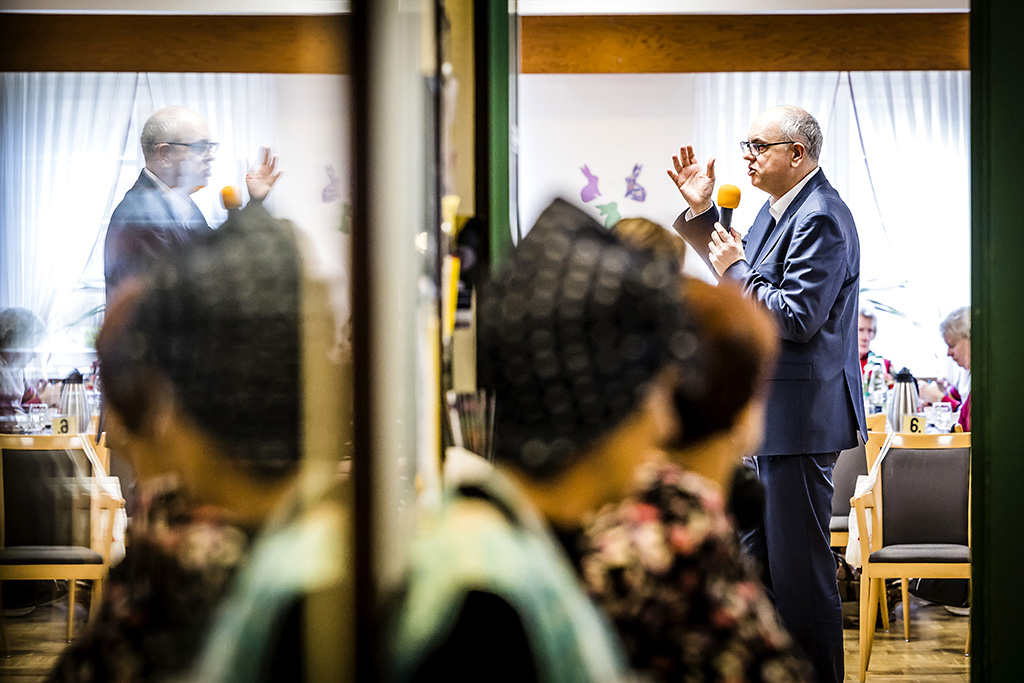 Urheberrechtlich geschuetzte Aufnahmen. Jede Verwendung ist honorarpflichtig und muss beim Urheber angezeigt werden!

[CREDIT: Lars Berg / WWW.LARSBERG.EU - Lars Berg, Von der Tinnenstrasse 13, 48145 Muenster, Germany, mobile +49 179 1379630, Bank: Commerzbank Mnster, IBAN: DE09 4008 0040 0600 9372 00 BIC: DRES DE FF 400, Finanzamt Muenster-Innenstadt, Steuernummer 337/5017/1774, USt-IdNr. DE247738150 - Verwendung nur gegen Namensnennung, Beleg und Honorar entsprechend aktueller MFMPreisliste zzgl. 7 Prozent MwSt - Bei der Verwendung ausserhalb journalistischer Berichterstattung (z.B. Werbung etc.) bitte vorher mit dem Autor Kontakt aufnehmen. Es wird grundsaetzlich keine Einholung von Persoenlichkeits-, Kunst- oder Markenrechten zugesichert, es sei denn, dies ist hier in der Bildbeschriftung ausdruecklich vermerkt. Die Einholung dieser Rechte obliegt dem Nutzer. Es gelten die unter WWW.LARSBERG.EU aufgefuehrten AGB. - NO MODEL RELEASE - ]