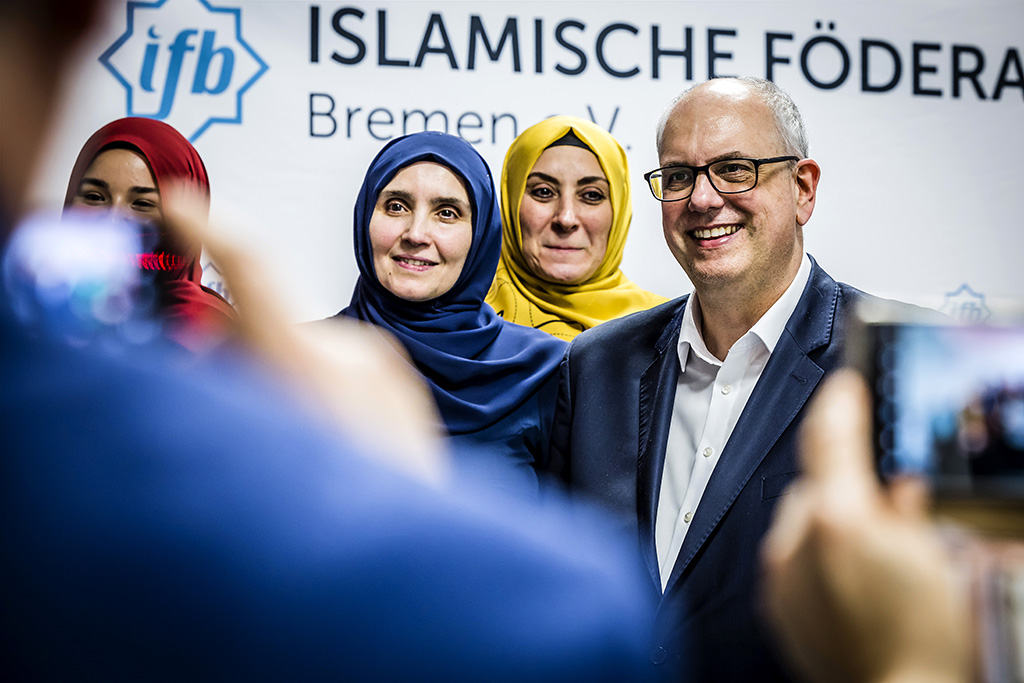 Urheberrechtlich geschuetzte Aufnahmen. Jede Verwendung ist honorarpflichtig und muss beim Urheber angezeigt werden!

[CREDIT: Lars Berg / WWW.LARSBERG.EU - Lars Berg, Von der Tinnenstrasse 13, 48145 Muenster, Germany, mobile +49 179 1379630, Bank: Commerzbank Mnster, IBAN: DE09 4008 0040 0600 9372 00 BIC: DRES DE FF 400, Finanzamt Muenster-Innenstadt, Steuernummer 337/5017/1774, USt-IdNr. DE247738150 - Verwendung nur gegen Namensnennung, Beleg und Honorar entsprechend aktueller MFMPreisliste zzgl. 7 Prozent MwSt - Bei der Verwendung ausserhalb journalistischer Berichterstattung (z.B. Werbung etc.) bitte vorher mit dem Autor Kontakt aufnehmen. Es wird grundsaetzlich keine Einholung von Persoenlichkeits-, Kunst- oder Markenrechten zugesichert, es sei denn, dies ist hier in der Bildbeschriftung ausdruecklich vermerkt. Die Einholung dieser Rechte obliegt dem Nutzer. Es gelten die unter WWW.LARSBERG.EU aufgefuehrten AGB. - NO MODEL RELEASE - ]