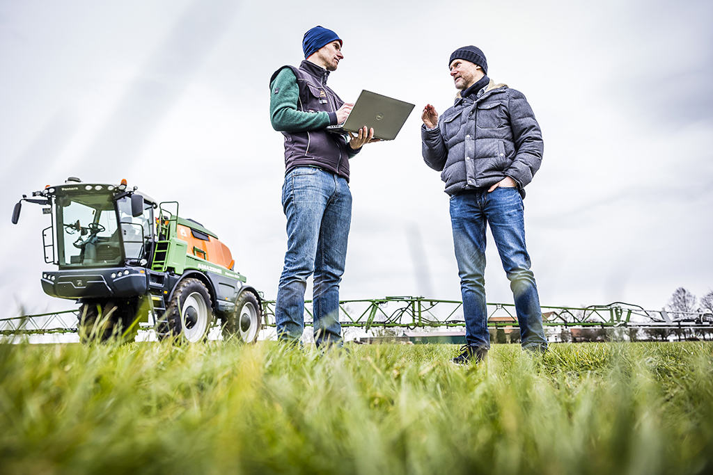 Urheberrechtlich geschuetzte Aufnahmen. Jede Verwendung ist honorarpflichtig und muss beim Urheber angezeigt werden!

[CREDIT: Lars Berg / WWW.LARSBERG.EU - Lars Berg, Von der Tinnenstrasse 13, 48145 Muenster, Germany, mobile +49 179 1379630, Bank: Commerzbank Mnster, IBAN: DE09 4008 0040 0600 9372 00 BIC: DRES DE FF 400, Finanzamt Muenster-Innenstadt, Steuernummer 337/5017/1774, USt-IdNr. DE247738150 - Verwendung nur gegen Namensnennung, Beleg und Honorar entsprechend aktueller MFMPreisliste zzgl. 7 Prozent MwSt - Bei der Verwendung ausserhalb journalistischer Berichterstattung (z.B. Werbung etc.) bitte vorher mit dem Autor Kontakt aufnehmen. Es wird grundsaetzlich keine Einholung von Persoenlichkeits-, Kunst- oder Markenrechten zugesichert, es sei denn, dies ist hier in der Bildbeschriftung ausdruecklich vermerkt. Die Einholung dieser Rechte obliegt dem Nutzer. Es gelten die unter WWW.LARSBERG.EU aufgefuehrten AGB. - NO MODEL RELEASE - ]
