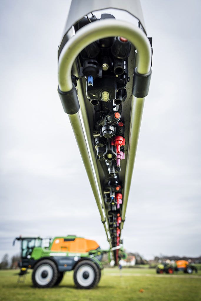 Urheberrechtlich geschuetzte Aufnahmen. Jede Verwendung ist honorarpflichtig und muss beim Urheber angezeigt werden!

[CREDIT: Lars Berg / WWW.LARSBERG.EU - Lars Berg, Von der Tinnenstrasse 13, 48145 Muenster, Germany, mobile +49 179 1379630, Bank: Commerzbank Mnster, IBAN: DE09 4008 0040 0600 9372 00 BIC: DRES DE FF 400, Finanzamt Muenster-Innenstadt, Steuernummer 337/5017/1774, USt-IdNr. DE247738150 - Verwendung nur gegen Namensnennung, Beleg und Honorar entsprechend aktueller MFMPreisliste zzgl. 7 Prozent MwSt - Bei der Verwendung ausserhalb journalistischer Berichterstattung (z.B. Werbung etc.) bitte vorher mit dem Autor Kontakt aufnehmen. Es wird grundsaetzlich keine Einholung von Persoenlichkeits-, Kunst- oder Markenrechten zugesichert, es sei denn, dies ist hier in der Bildbeschriftung ausdruecklich vermerkt. Die Einholung dieser Rechte obliegt dem Nutzer. Es gelten die unter WWW.LARSBERG.EU aufgefuehrten AGB. - NO MODEL RELEASE - ]