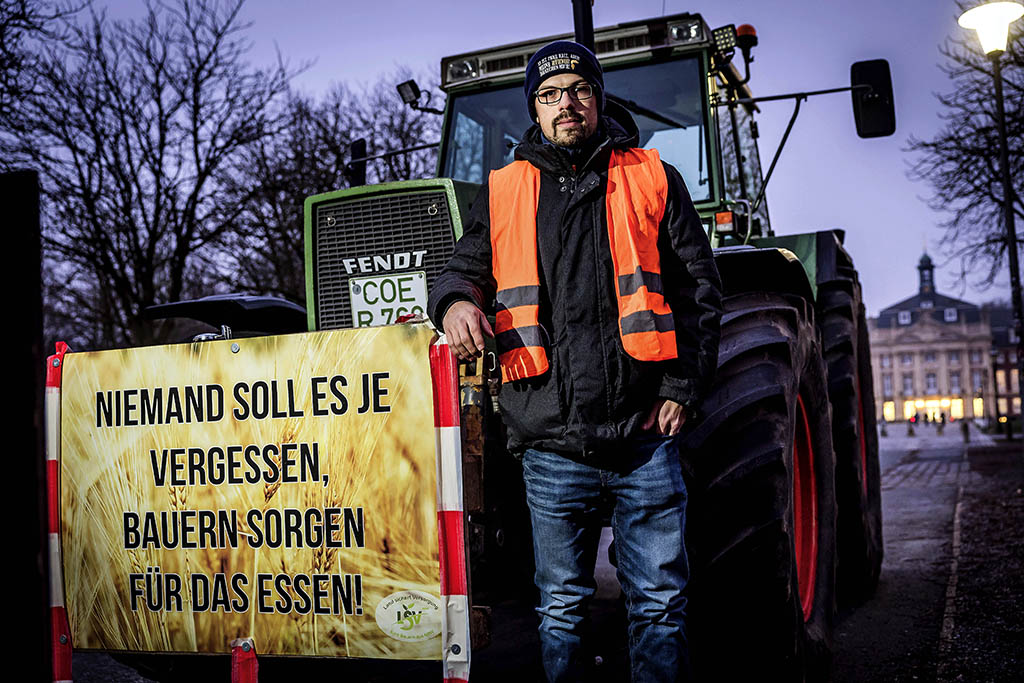 Urheberrechtlich geschuetzte Aufnahmen. Jede Verwendung ist honorarpflichtig und muss beim Urheber angezeigt werden!

[CREDIT: Lars Berg / WWW.LARSBERG.EU - Lars Berg, Von der Tinnenstrasse 13, 48145 Muenster, Germany, mobile +49 179 1379630, Bank: Commerzbank Mnster, IBAN: DE09 4008 0040 0600 9372 00 BIC: DRES DE FF 400, Finanzamt Muenster-Innenstadt, Steuernummer 337/5017/1774, USt-IdNr. DE247738150 - Verwendung nur gegen Namensnennung, Beleg und Honorar entsprechend aktueller MFMPreisliste zzgl. 7 Prozent MwSt - Bei der Verwendung ausserhalb journalistischer Berichterstattung (z.B. Werbung etc.) bitte vorher mit dem Autor Kontakt aufnehmen. Es wird grundsaetzlich keine Einholung von Persoenlichkeits-, Kunst- oder Markenrechten zugesichert, es sei denn, dies ist hier in der Bildbeschriftung ausdruecklich vermerkt. Die Einholung dieser Rechte obliegt dem Nutzer. Es gelten die unter WWW.LARSBERG.EU aufgefuehrten AGB. - NO MODEL RELEASE - ]