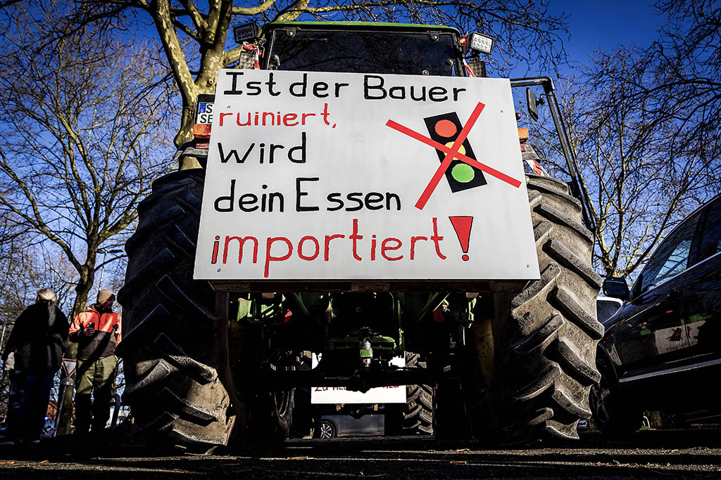 Urheberrechtlich geschuetzte Aufnahmen. Jede Verwendung ist honorarpflichtig und muss beim Urheber angezeigt werden!

[CREDIT: Lars Berg / WWW.LARSBERG.EU - Lars Berg, Von der Tinnenstrasse 13, 48145 Muenster, Germany, mobile +49 179 1379630, Bank: Commerzbank Mnster, IBAN: DE09 4008 0040 0600 9372 00 BIC: DRES DE FF 400, Finanzamt Muenster-Innenstadt, Steuernummer 337/5017/1774, USt-IdNr. DE247738150 - Verwendung nur gegen Namensnennung, Beleg und Honorar entsprechend aktueller MFMPreisliste zzgl. 7 Prozent MwSt - Bei der Verwendung ausserhalb journalistischer Berichterstattung (z.B. Werbung etc.) bitte vorher mit dem Autor Kontakt aufnehmen. Es wird grundsaetzlich keine Einholung von Persoenlichkeits-, Kunst- oder Markenrechten zugesichert, es sei denn, dies ist hier in der Bildbeschriftung ausdruecklich vermerkt. Die Einholung dieser Rechte obliegt dem Nutzer. Es gelten die unter WWW.LARSBERG.EU aufgefuehrten AGB. - NO MODEL RELEASE - ]