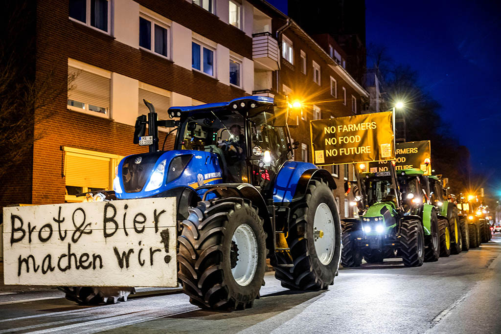 Urheberrechtlich geschuetzte Aufnahmen. Jede Verwendung ist honorarpflichtig und muss beim Urheber angezeigt werden!

[CREDIT: Lars Berg / WWW.LARSBERG.EU - Lars Berg, Von der Tinnenstrasse 13, 48145 Muenster, Germany, mobile +49 179 1379630, Bank: Commerzbank Mnster, IBAN: DE09 4008 0040 0600 9372 00 BIC: DRES DE FF 400, Finanzamt Muenster-Innenstadt, Steuernummer 337/5017/1774, USt-IdNr. DE247738150 - Verwendung nur gegen Namensnennung, Beleg und Honorar entsprechend aktueller MFMPreisliste zzgl. 7 Prozent MwSt - Bei der Verwendung ausserhalb journalistischer Berichterstattung (z.B. Werbung etc.) bitte vorher mit dem Autor Kontakt aufnehmen. Es wird grundsaetzlich keine Einholung von Persoenlichkeits-, Kunst- oder Markenrechten zugesichert, es sei denn, dies ist hier in der Bildbeschriftung ausdruecklich vermerkt. Die Einholung dieser Rechte obliegt dem Nutzer. Es gelten die unter WWW.LARSBERG.EU aufgefuehrten AGB. - NO MODEL RELEASE - ]